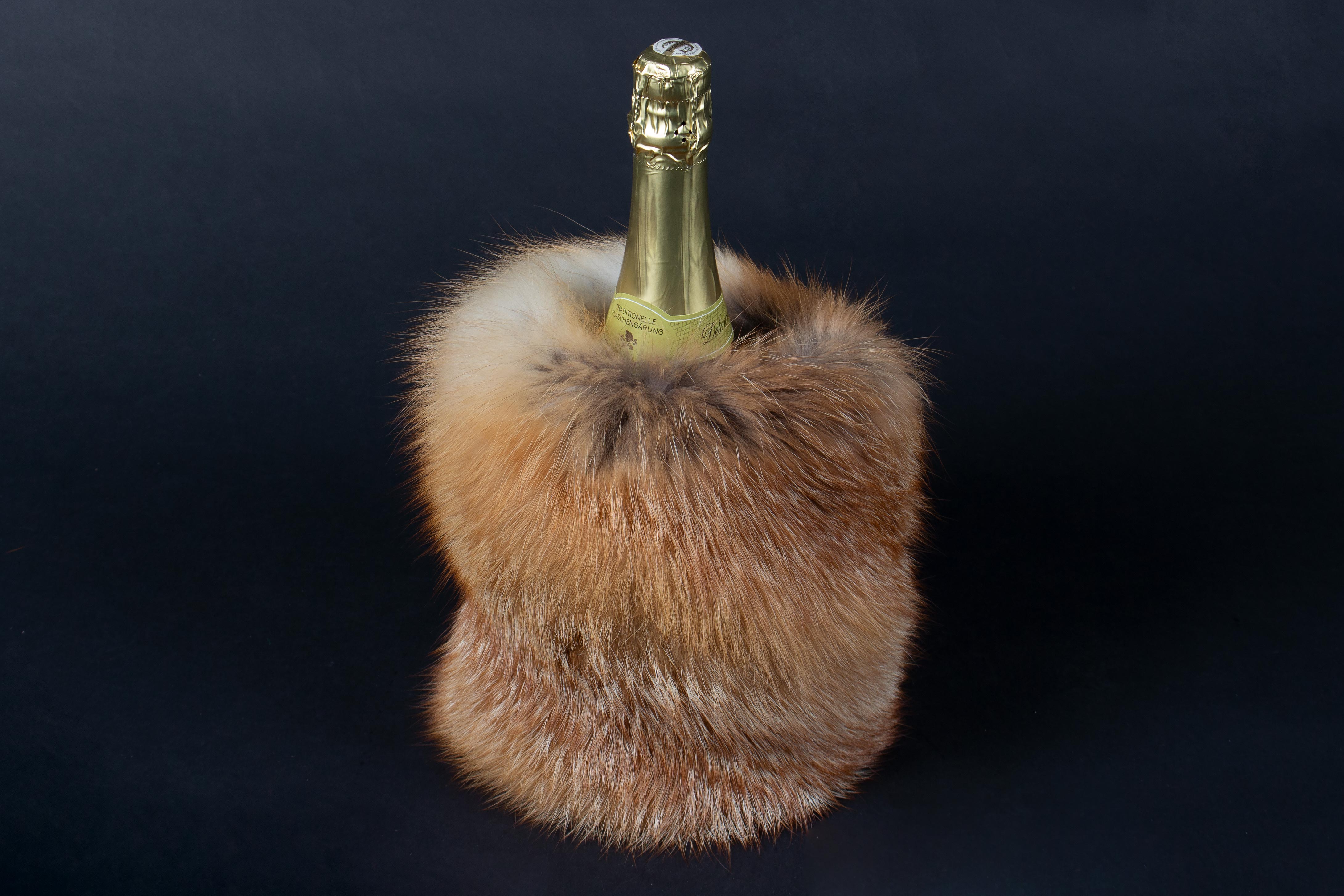 2-7003-Flaschenkuehler-Weinflaschen-kanadischem-Rotfuchs-Lars-Paustian Flaschenkühler für Weinflaschen aus kanadischem Rotfuchs