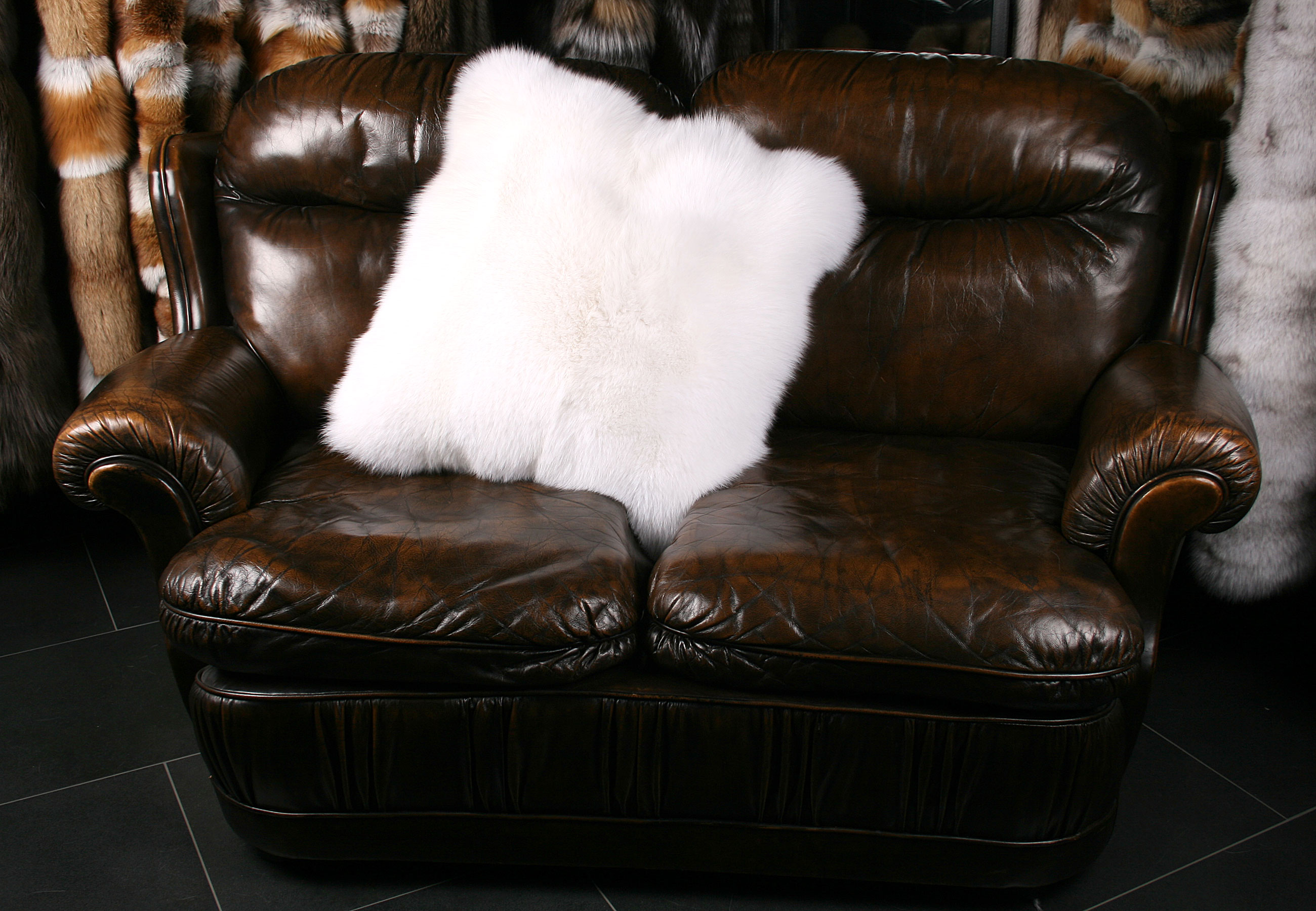 Weißes Shadow Fuchsfell Pelzkissen Doppelseitig Fell (SAGA Fur)