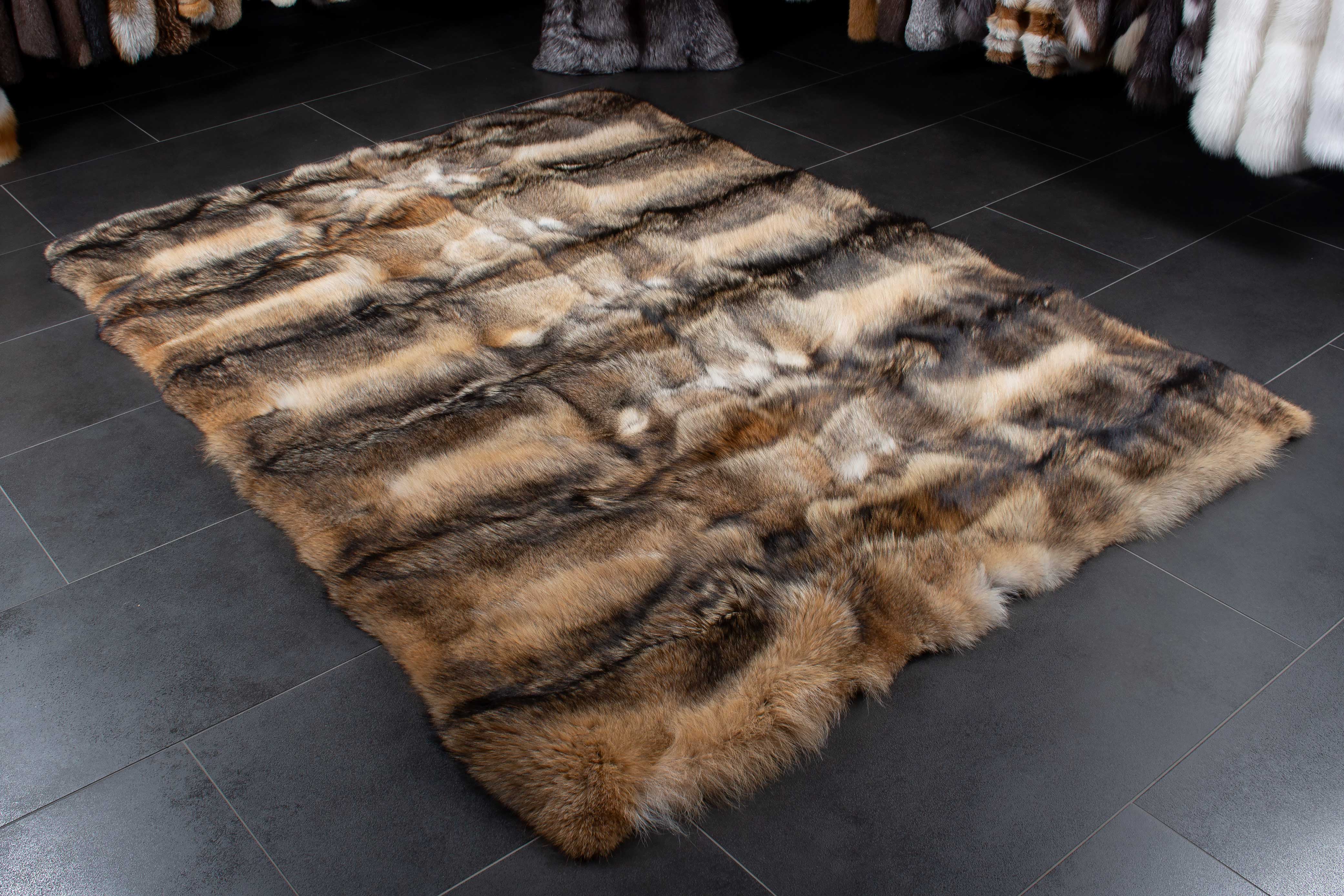 Kanadischer Kojoten Echtfell Pelzteppich - Wild Ware