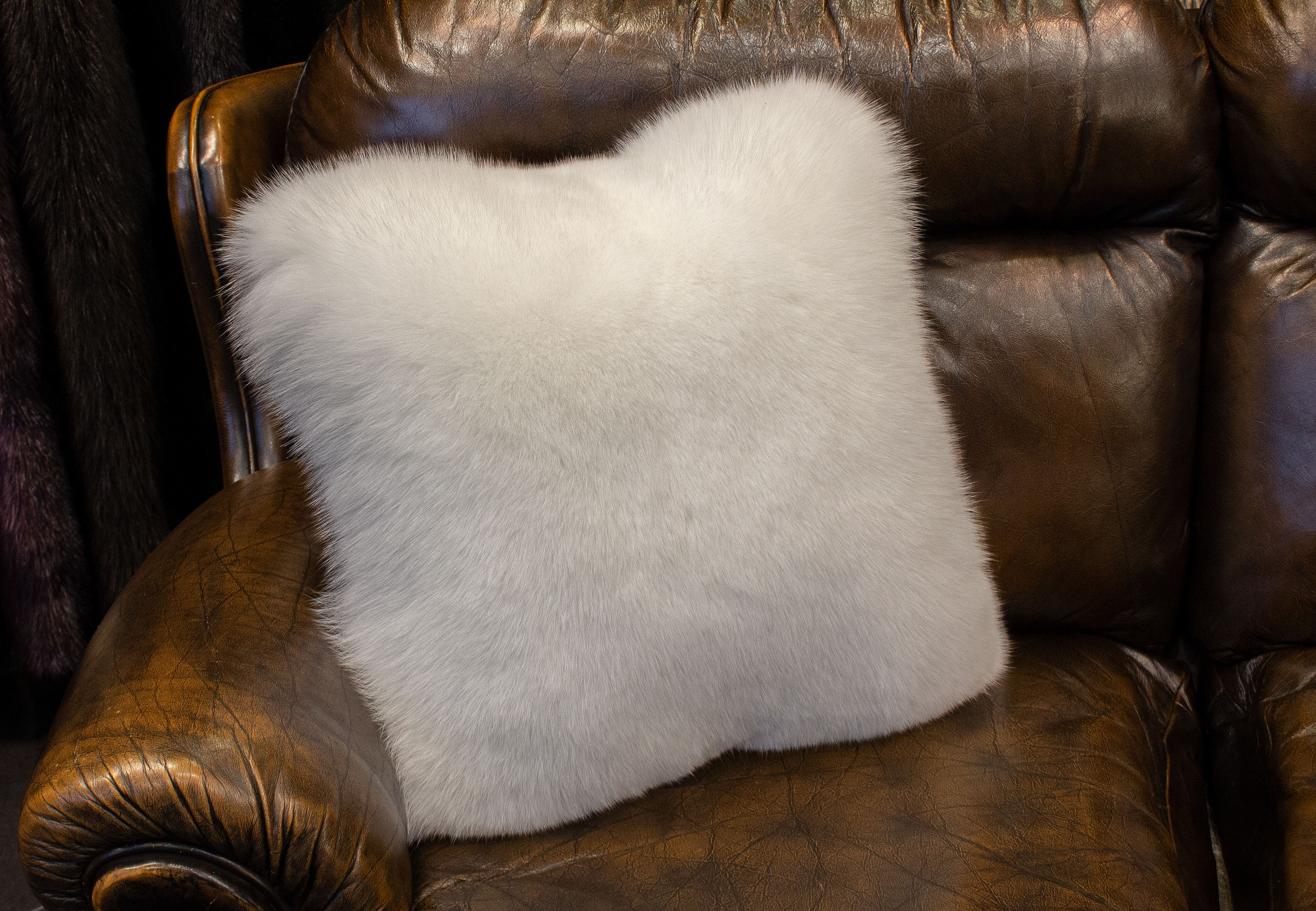 1-7217-Shadow-Fuchs-Fellkissen-Echtpelz-Echtfell Shadow Fuchs Fellkissen