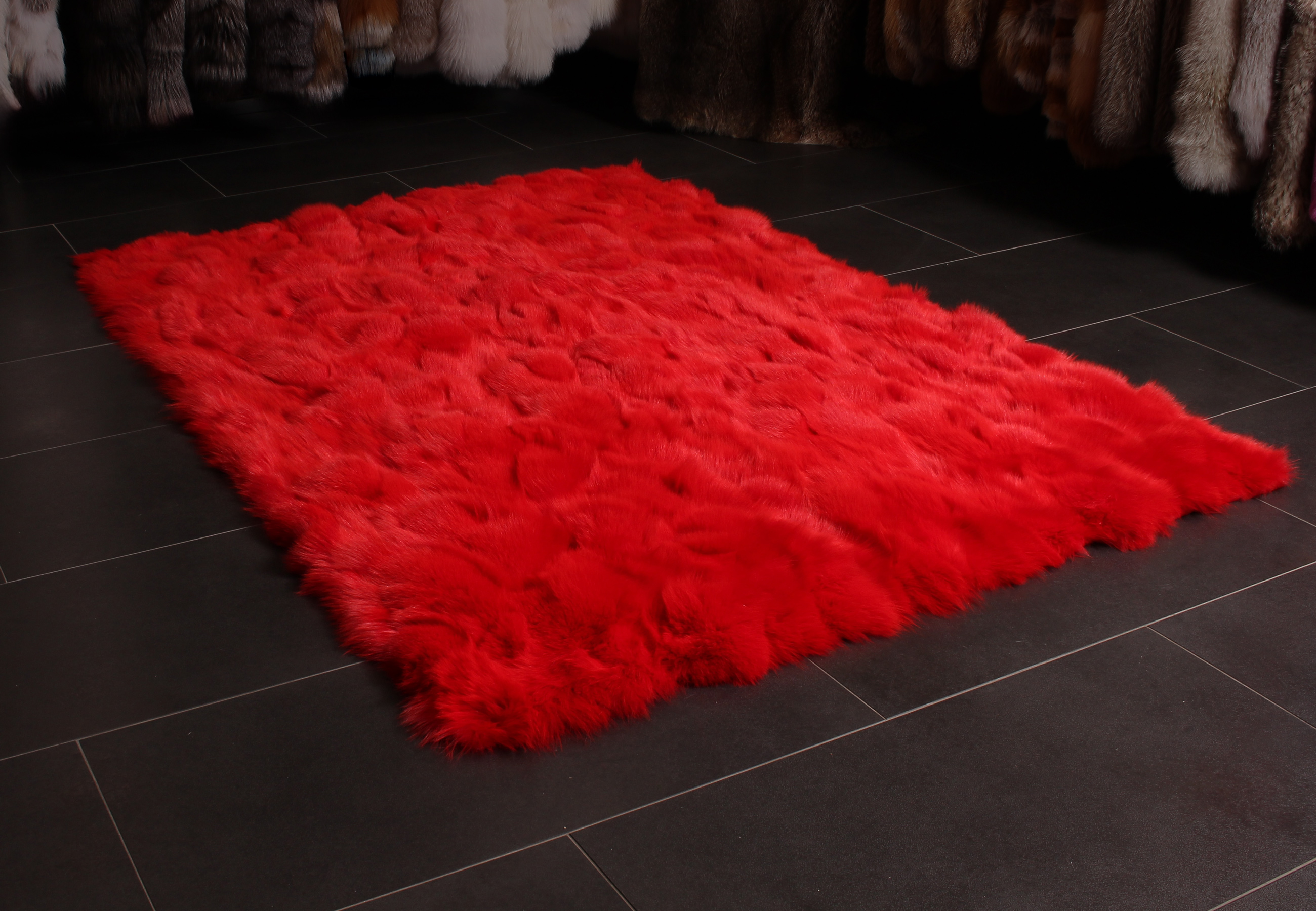 Shadow Fuchsseiten Fellteppich in Ferrari-Rot Shadow Fuchsseiten Fellteppich in Ferrari-Rot