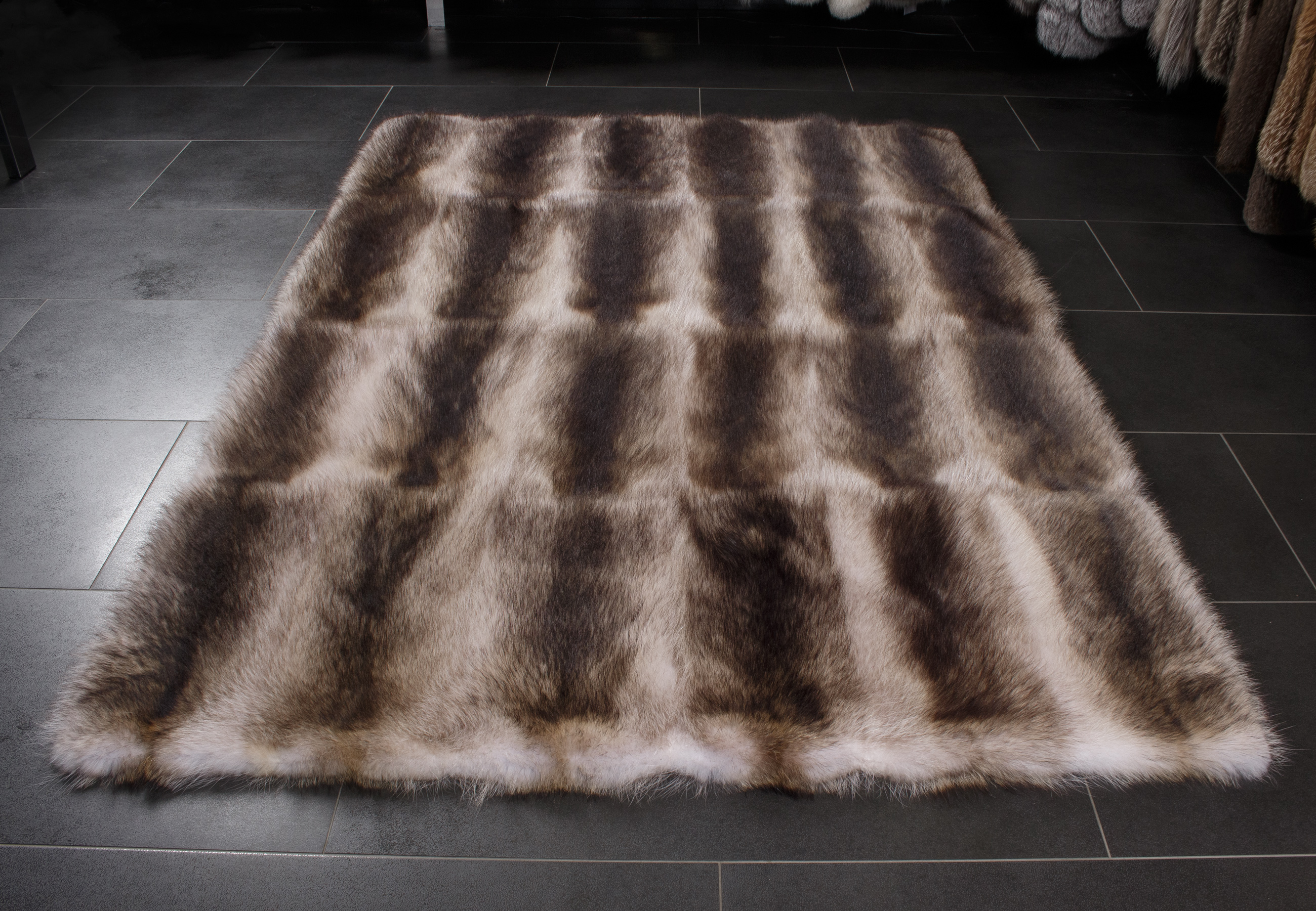 Kanadischer Waschbär Pelzteppich in Beige