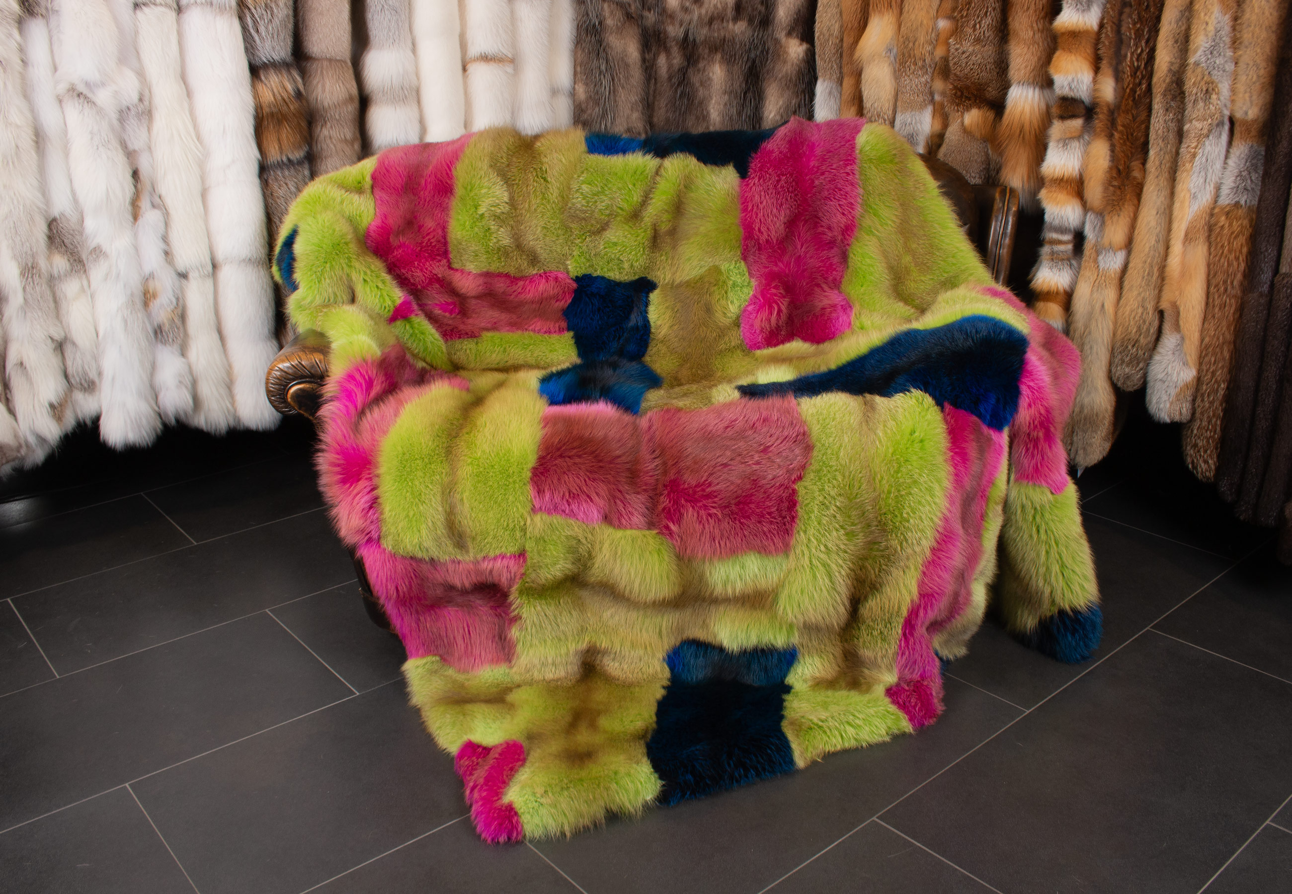 Kuschelige Rotfuchs Pelzdecke in Multicolor Kuschelige Rotfuchs Pelzdecke in Multicolor