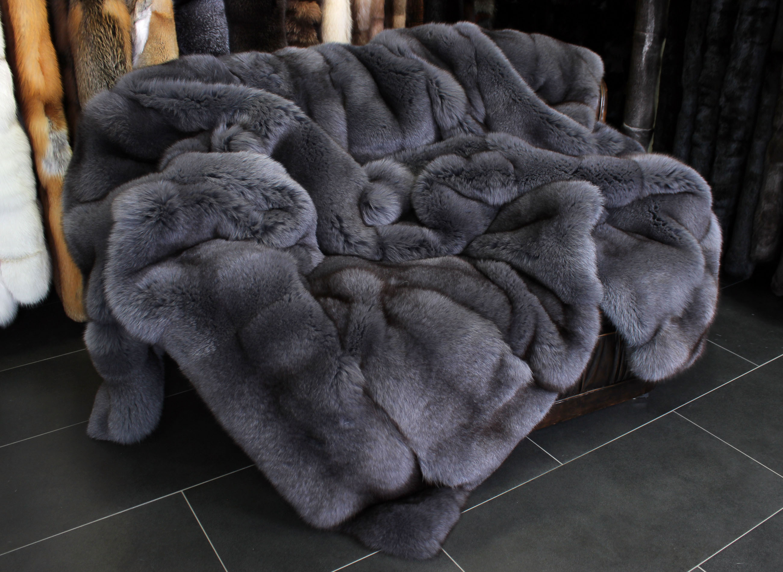Kuschelige Blaufuchs Pelzdecke in Graphitgrau