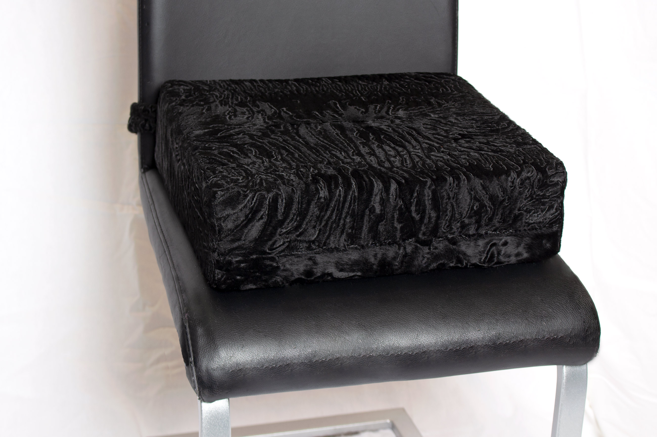 1-2083-Bequemes-Sitzkissen-mit-echten-persianer-Fell-Paustian Bequemes Sitzkissen mit echtem Persianer Fell