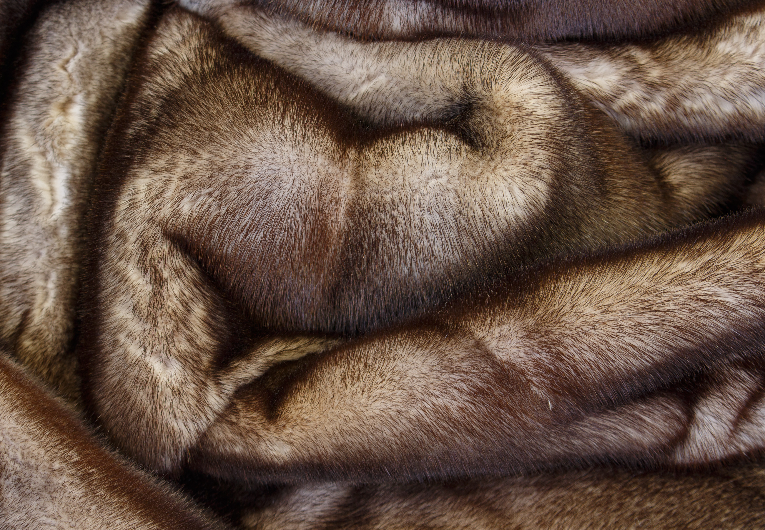 Nerz Felldecke in braun-grau Nerz Felldecke in braun-grau