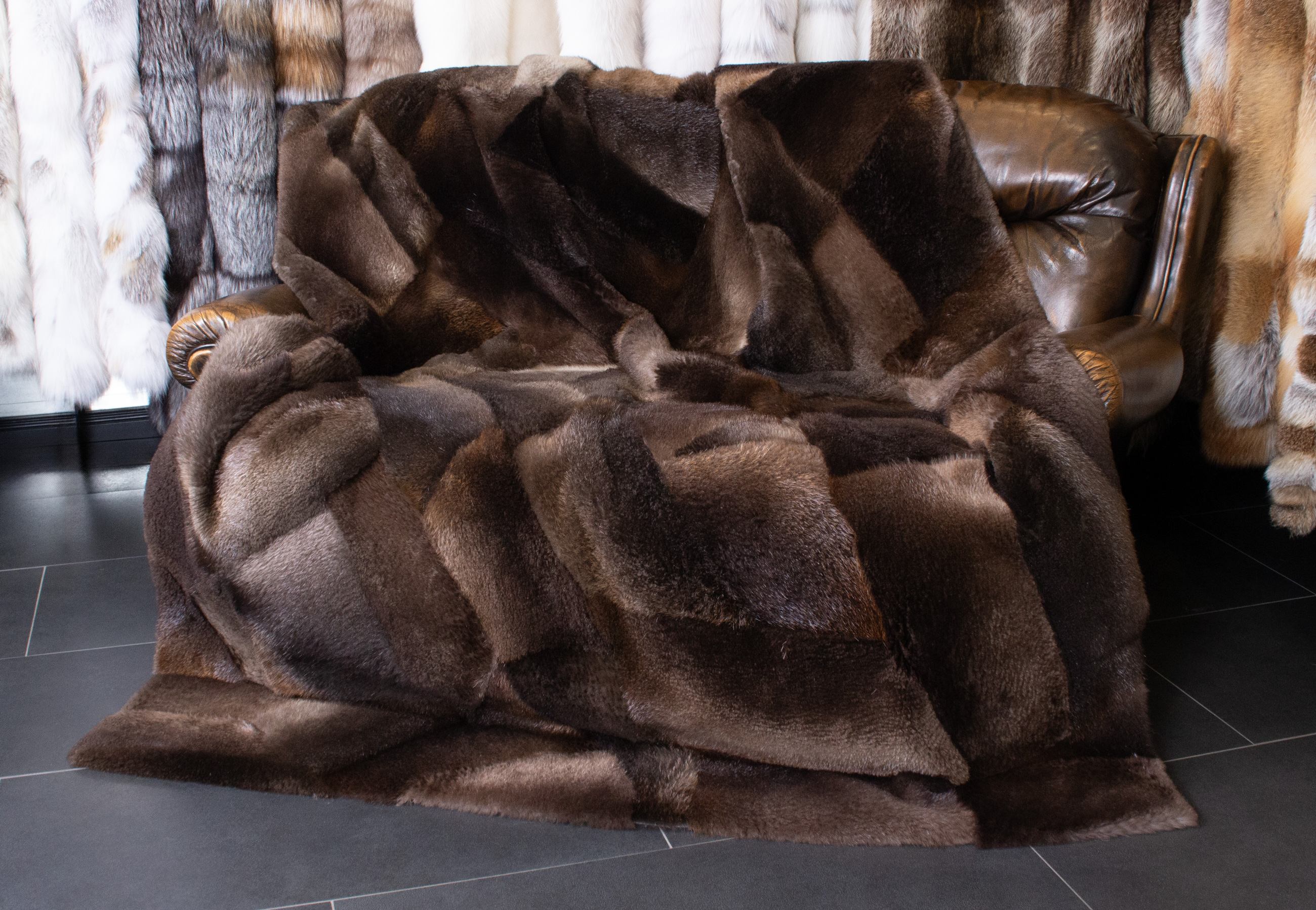 Naturelle Biber Felldecke in Patch-Design