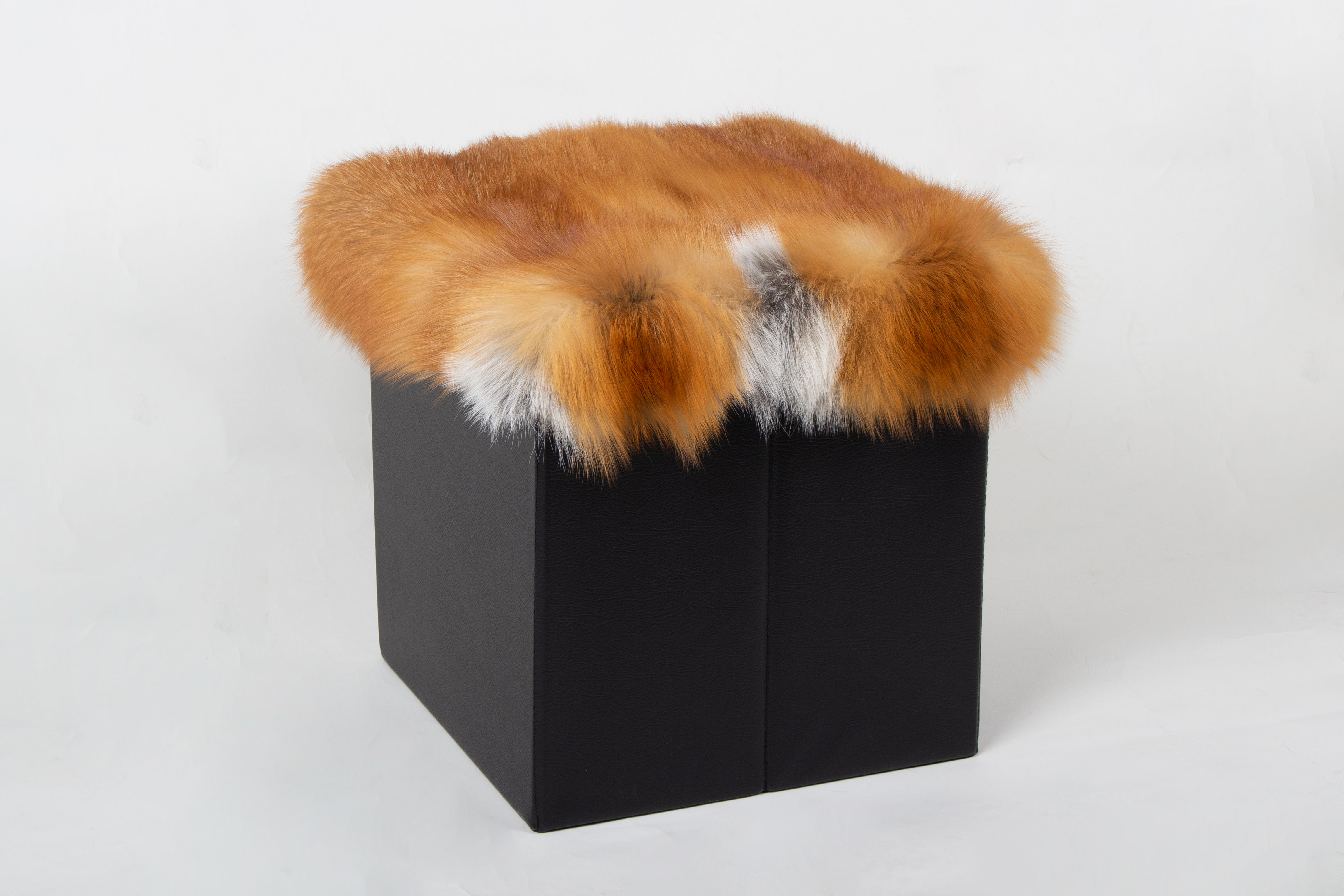 1-4561-Kanadischer-Rotfuchs-W-rfel-Sitzhocker-Echtfell Kanadischer Rotfuchs Würfel Sitzhocker aus Echtfell