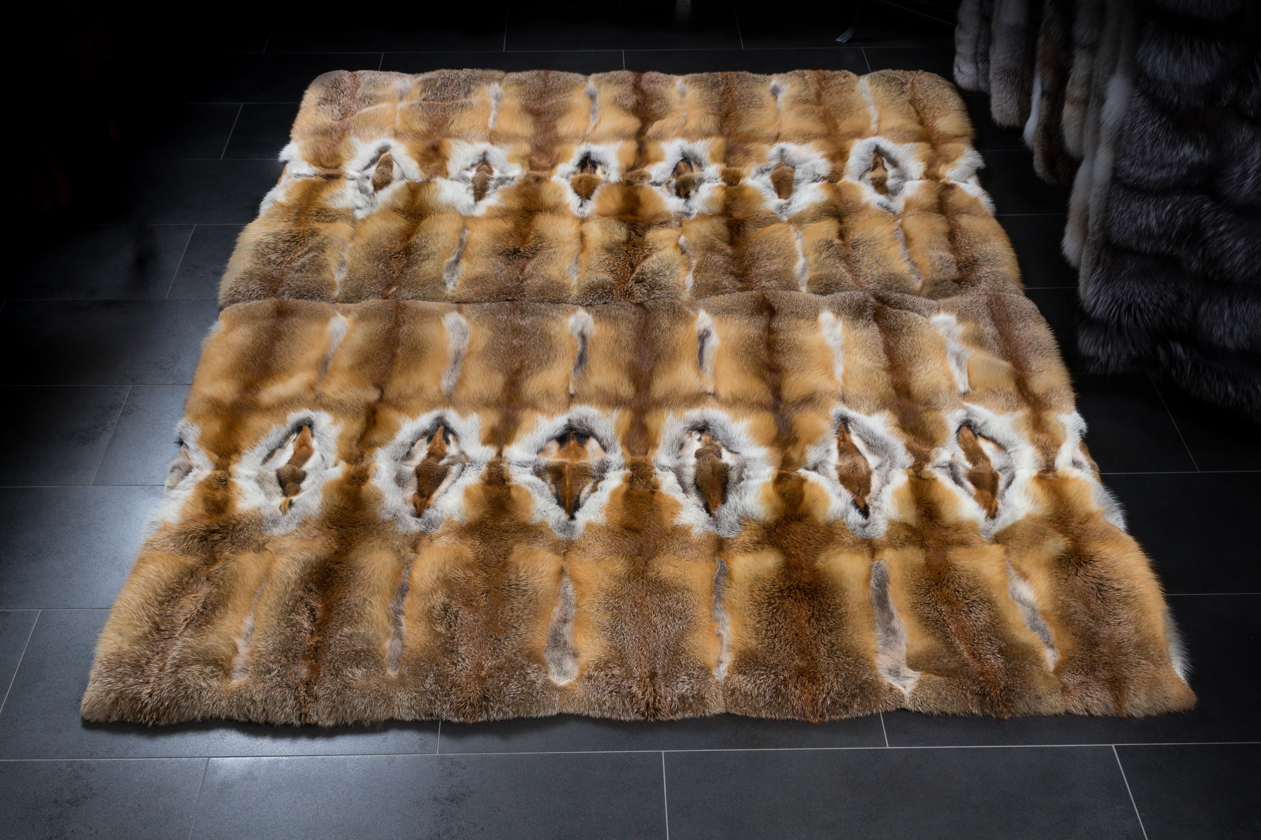 2-2156-Europ-ischer-Rotfuchs-Fellteppich-Lars-Paustian Europäischer Rotfuchs Fellteppich