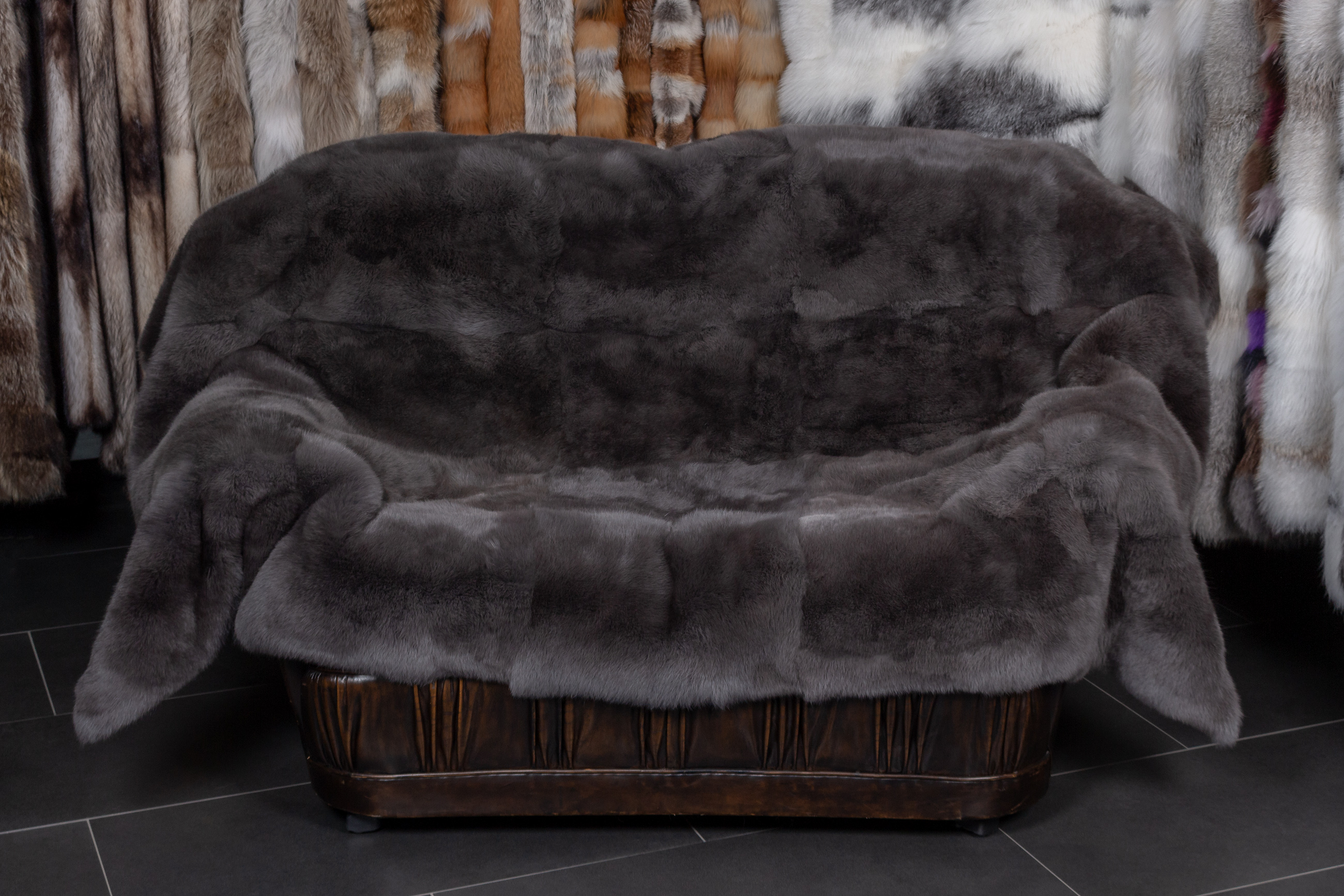 5-1289-Felldecke-Kaninfellen-Blaue-Wiener-Paustian