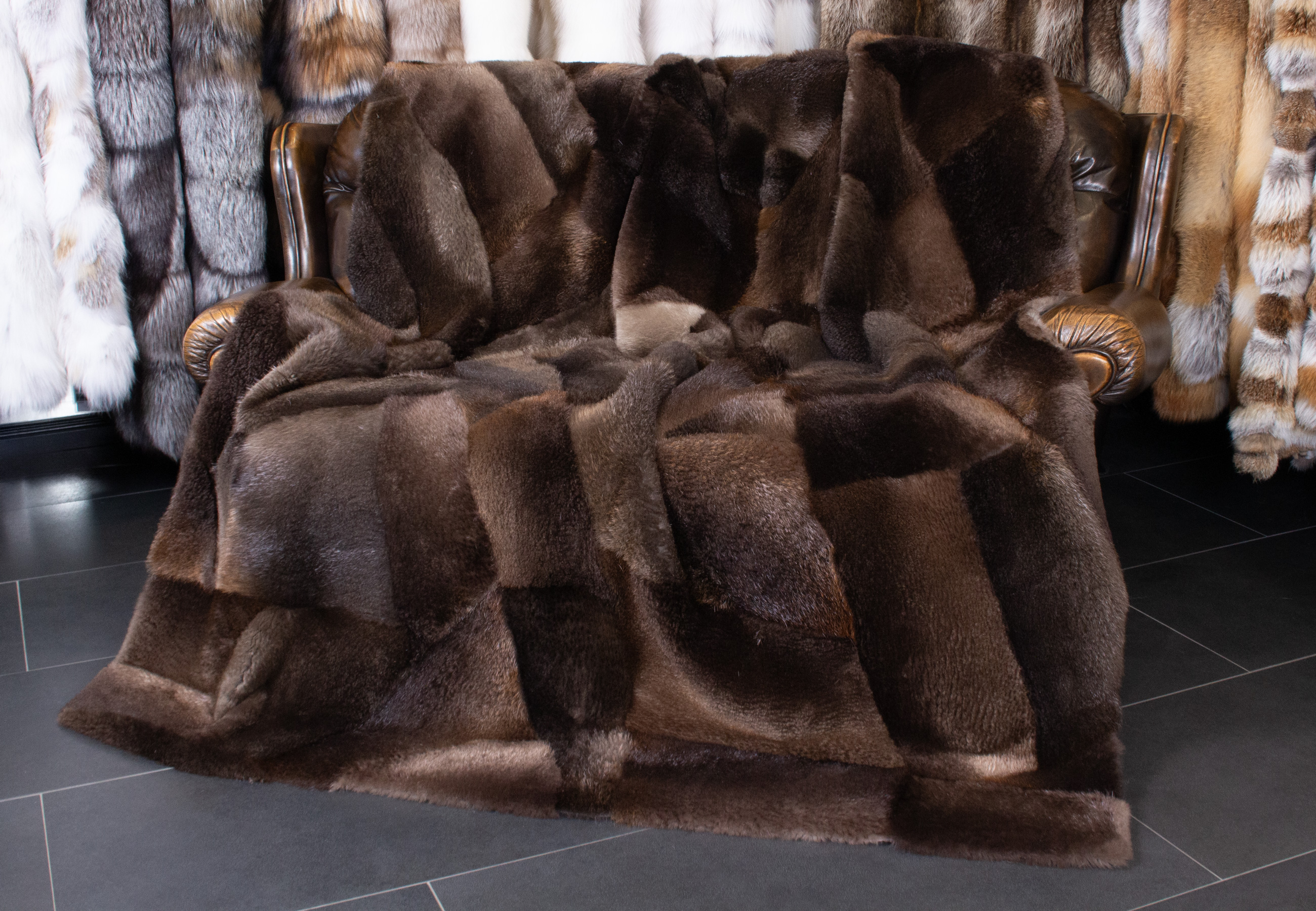 Naturelle Biber Felldecke in Patch-Design Naturelle Biber Felldecke in Patch-Design