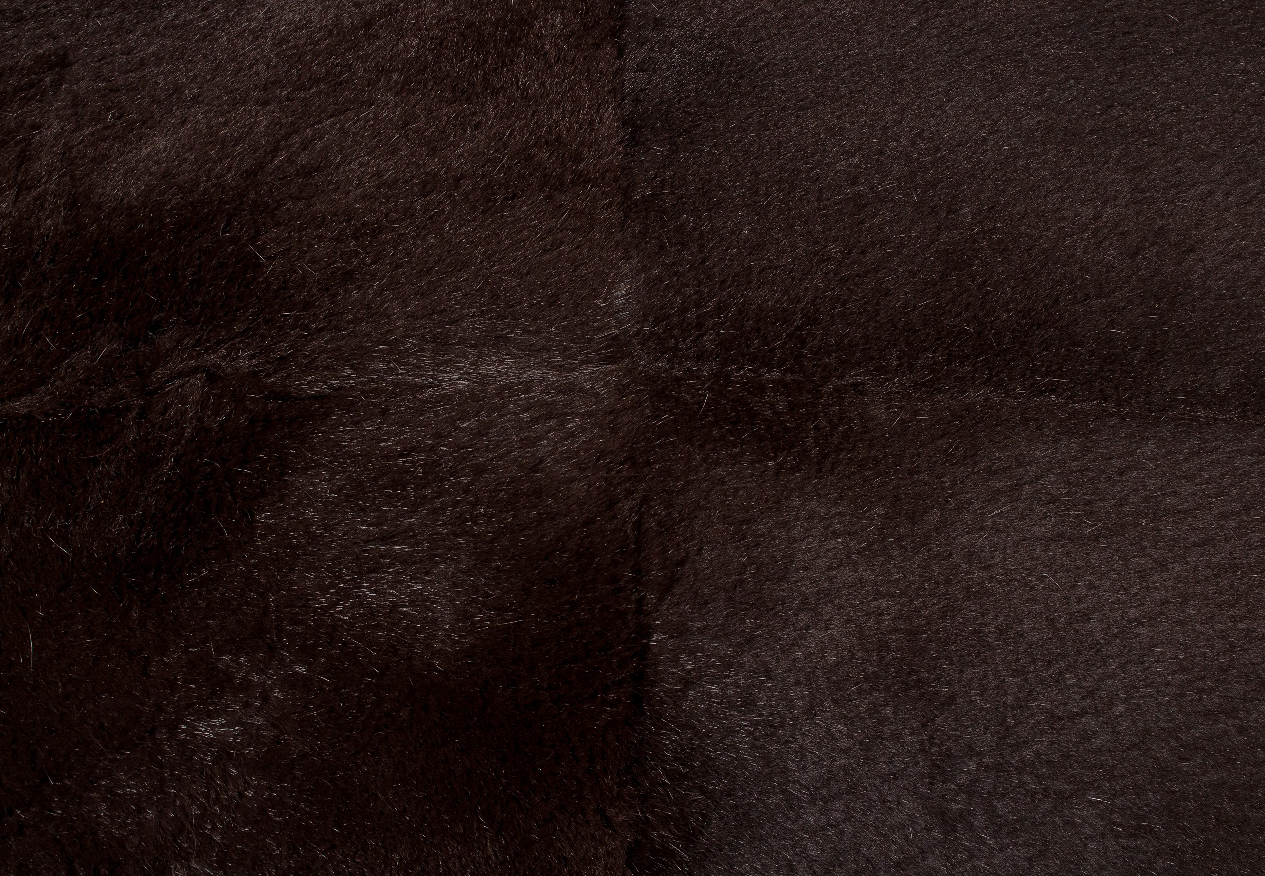 Dunkelbraunes Kanin Fellkissen geschoren Dunkelbraunes Kanin Fellkissen geschoren