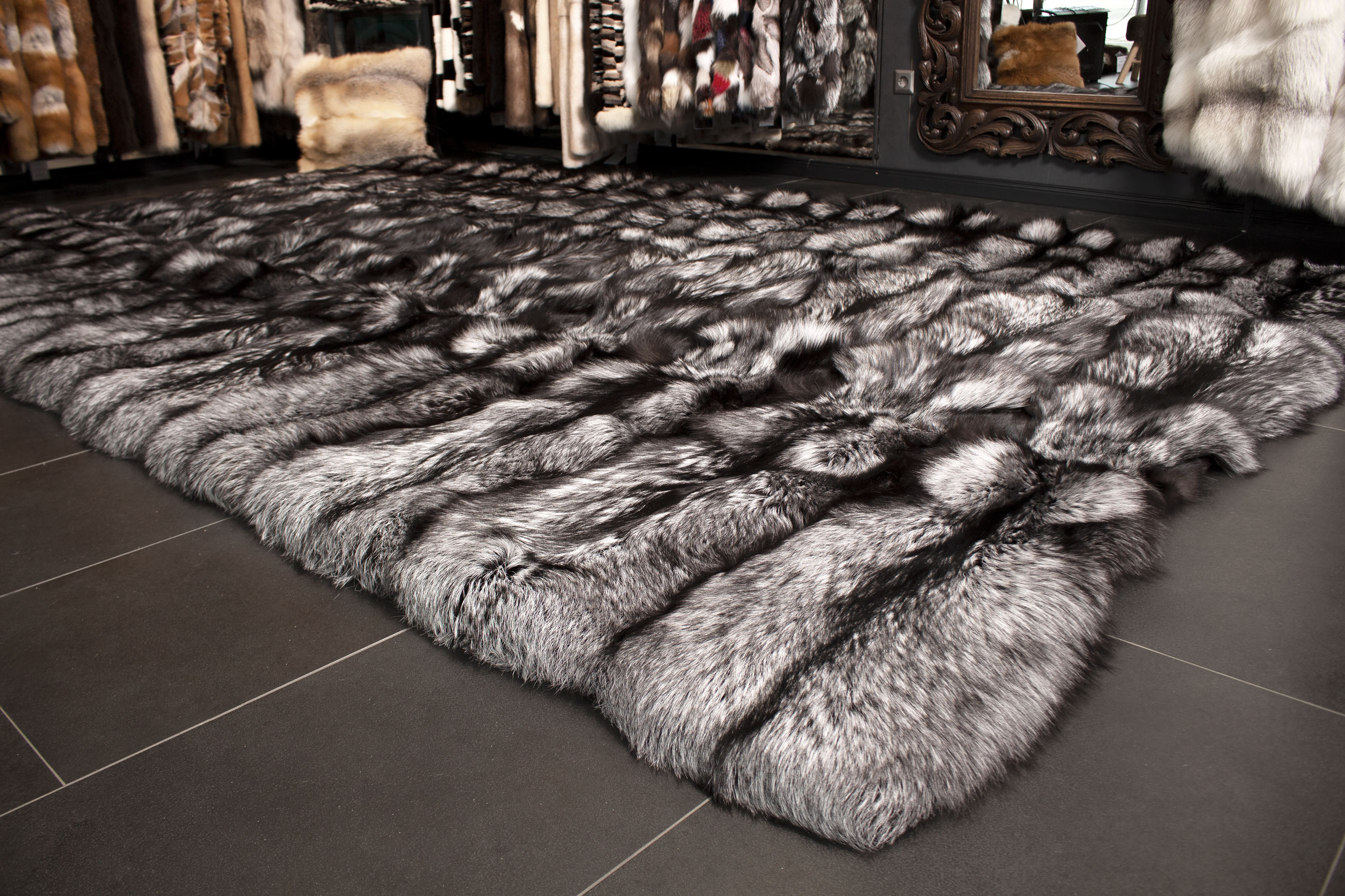Großer Silberfuchs Pelz Teppich aus skandinavischem Fuchsfell
