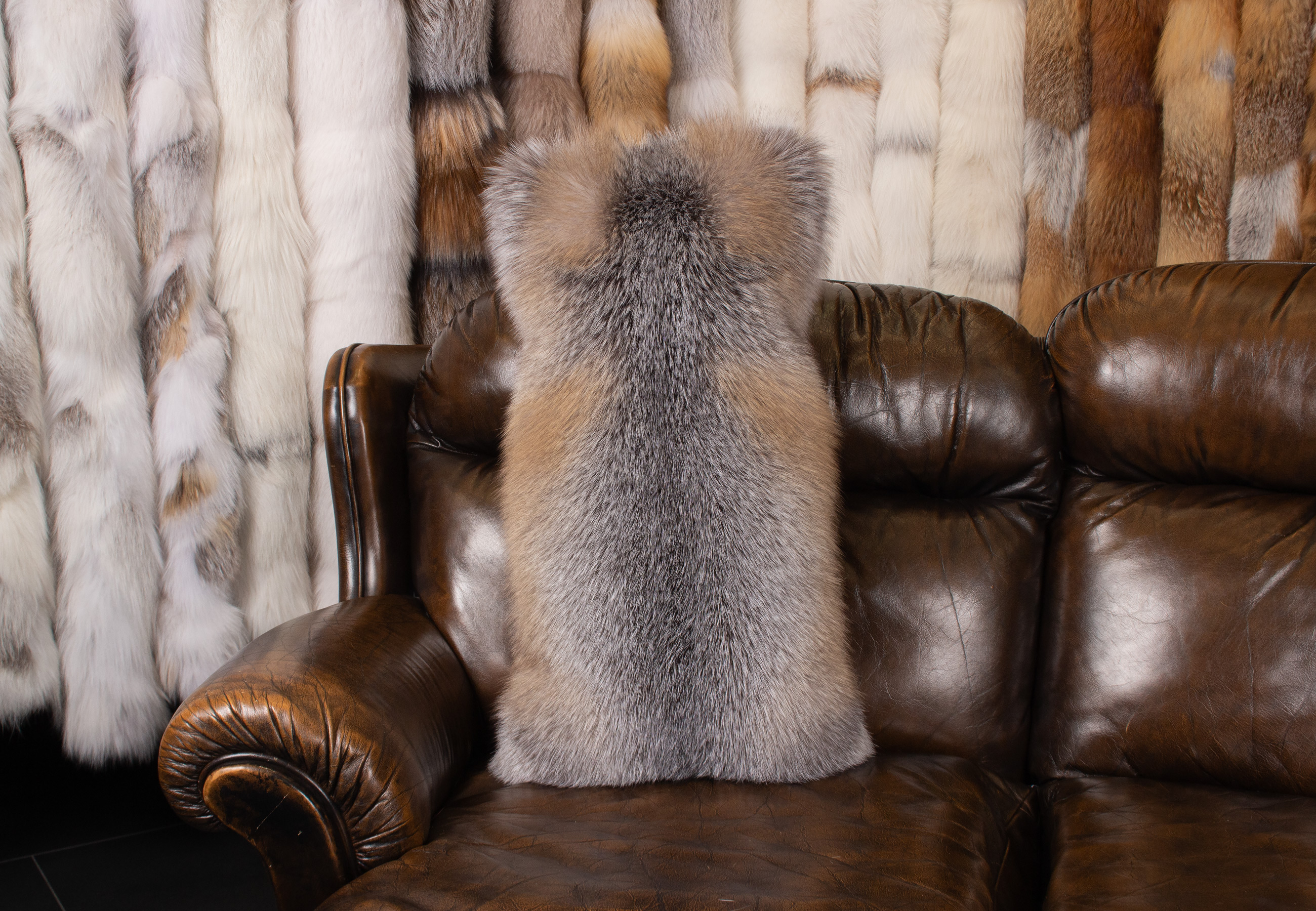Blue Frost Fuchs Pelzkissen "Northern Light"