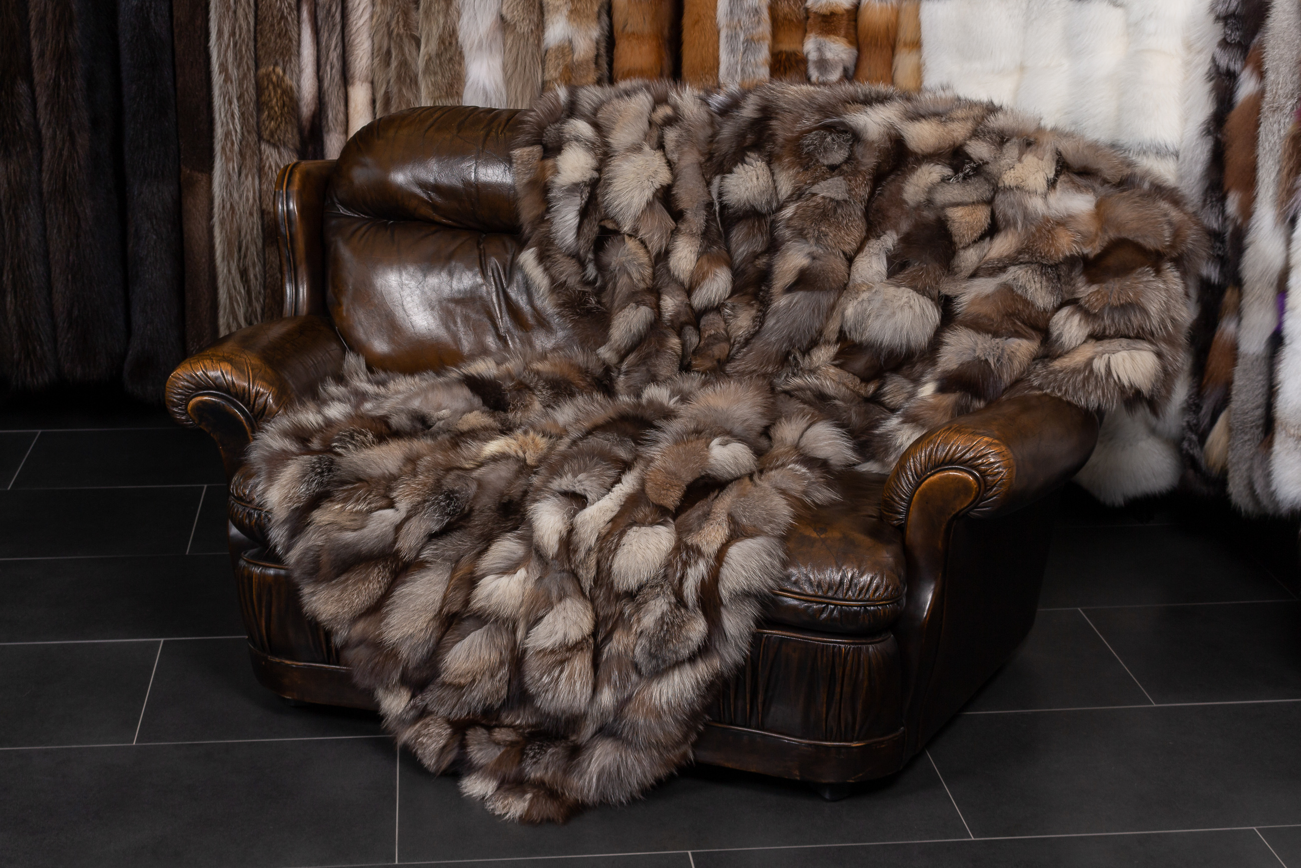 3-3502-Echtpelz-Felldecke-Fuchsst-cken-Eisberg-Lars-PaustianobmaGsrAAoIQd Echtpelz Fuchsseiten Felldecke "Eisberg"