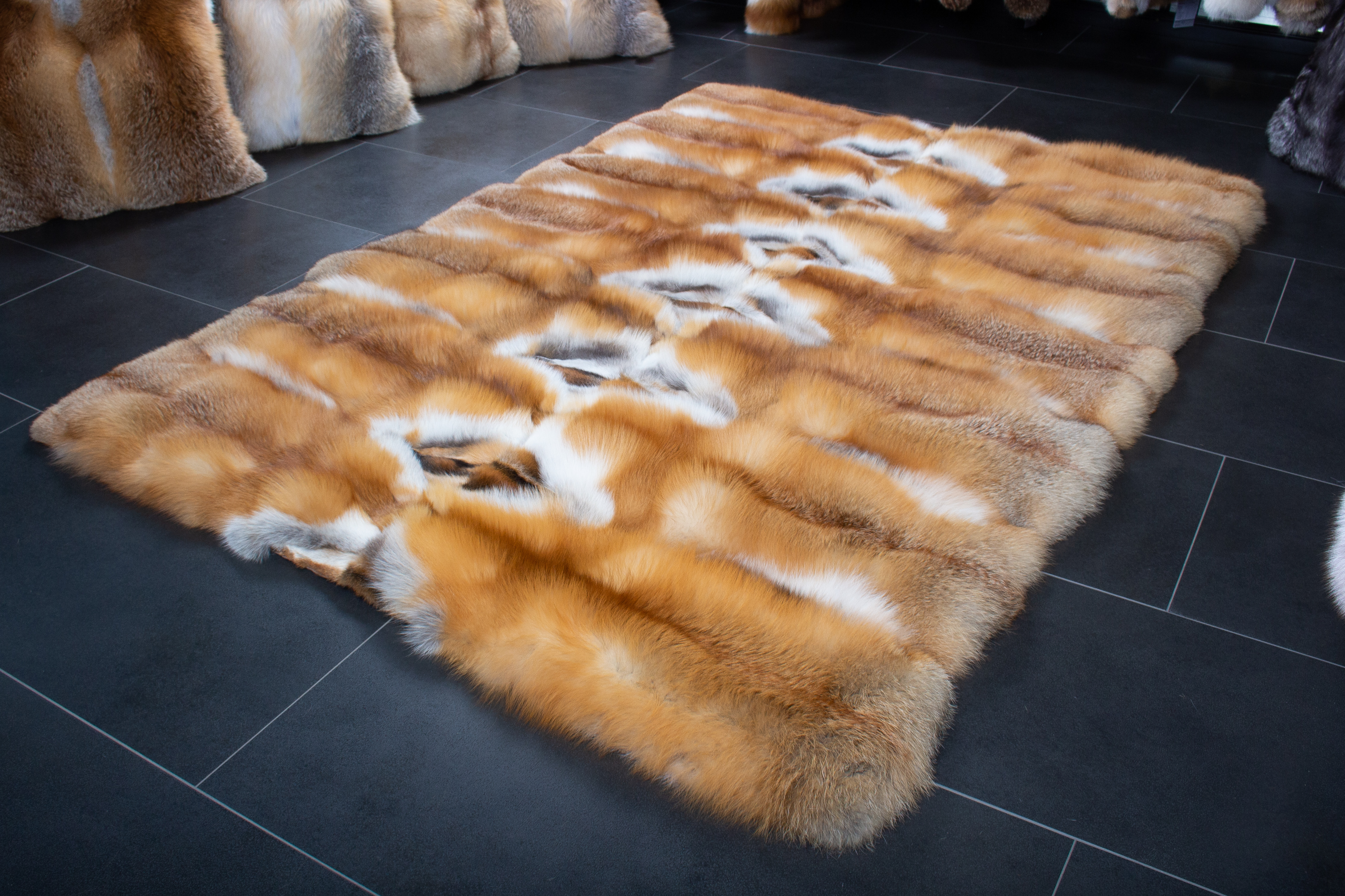 3-3990-Rotfuchs-Fellteppich-Kanadische-Rotf-chsen Rotfuchs Fellteppich aus Kanadischen Rotfüchsen - "Cool Winter"