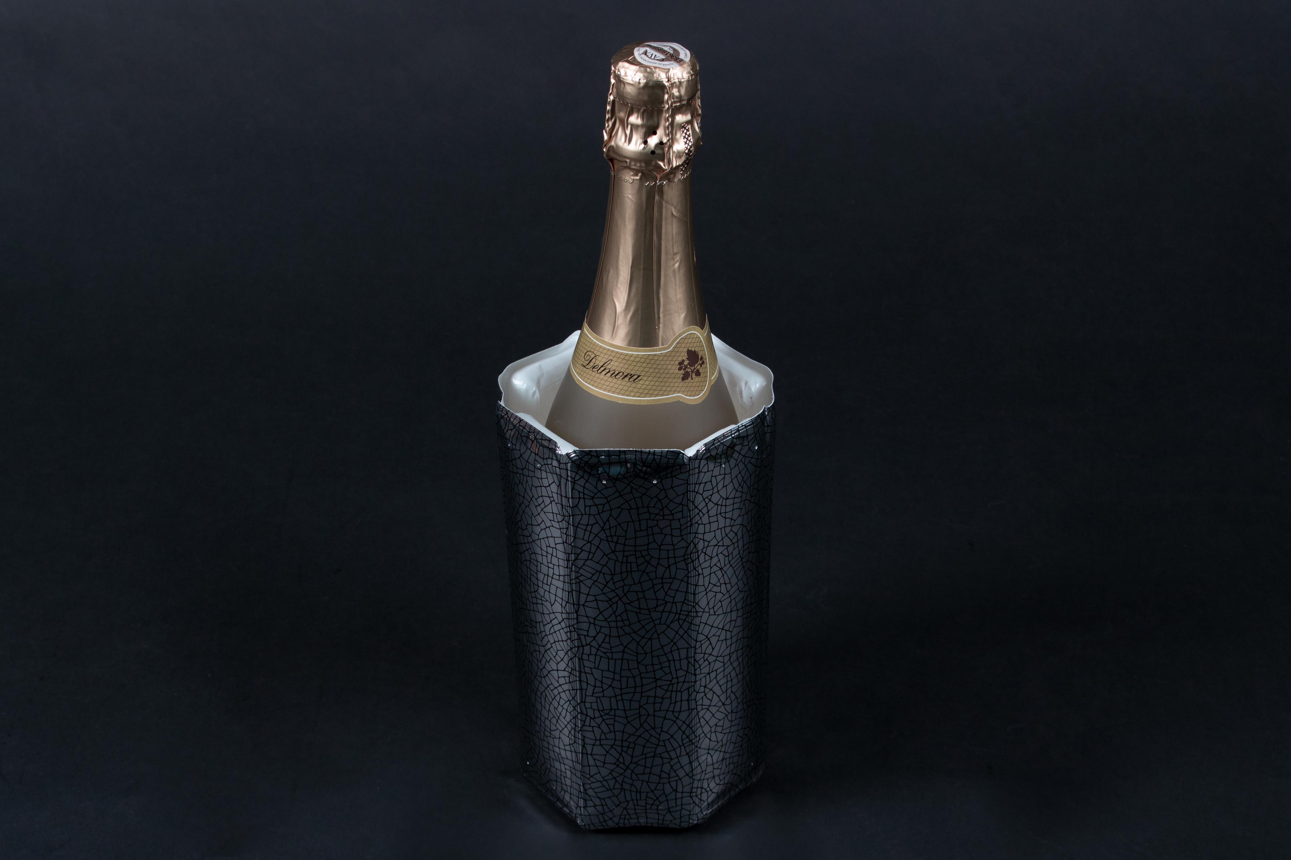 Sekthussen-Flaschenkuehler-Kuehlpack-Lars-Paustian-Pelze7y7ooaRYqpvKP Weinkühler aus beigen kanadischen Waschbärfellen