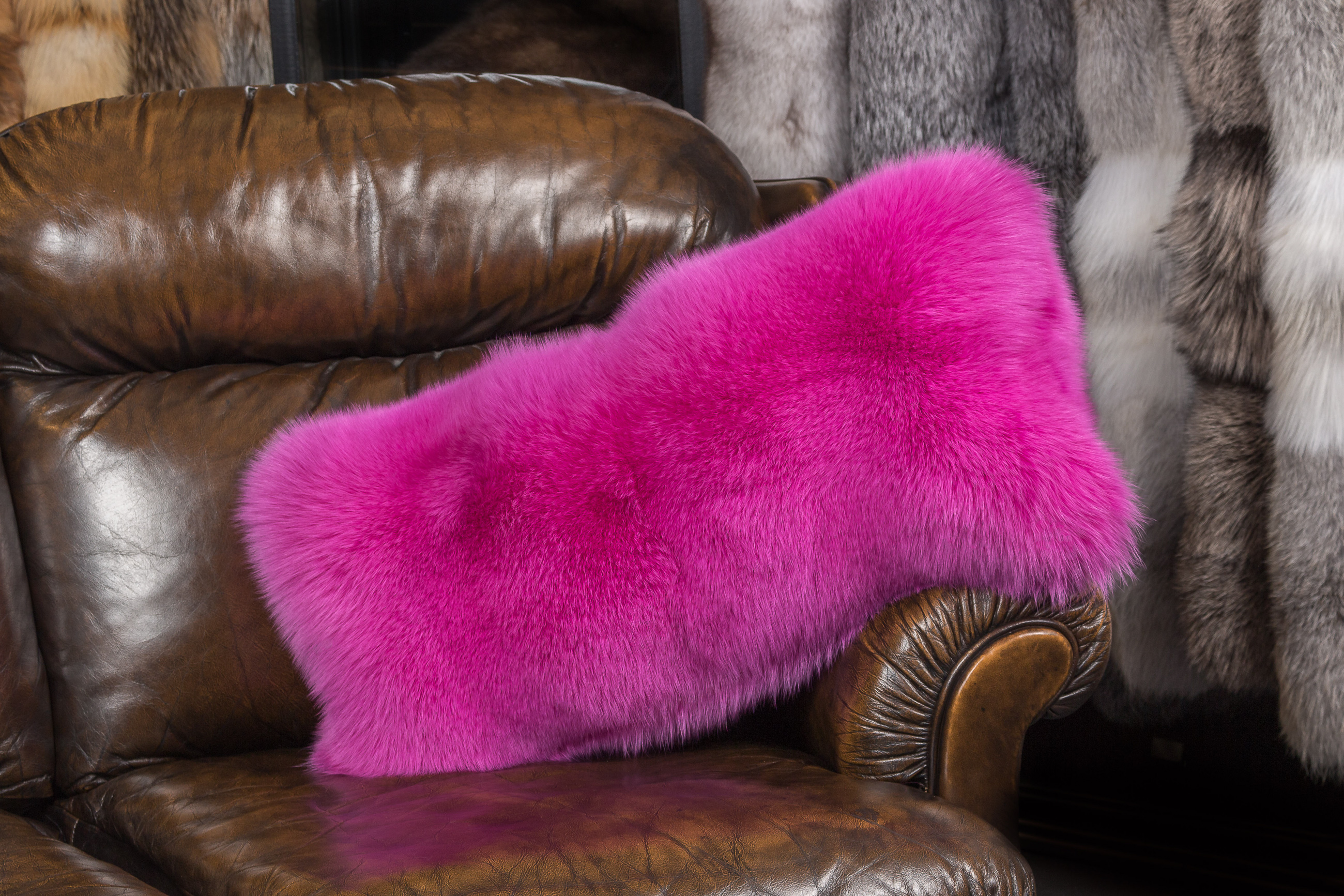 1-4051-Pinkes-Shadow-Fuchs-Pelzkissen Pinkes Shadow Fuchs Pelzkissen