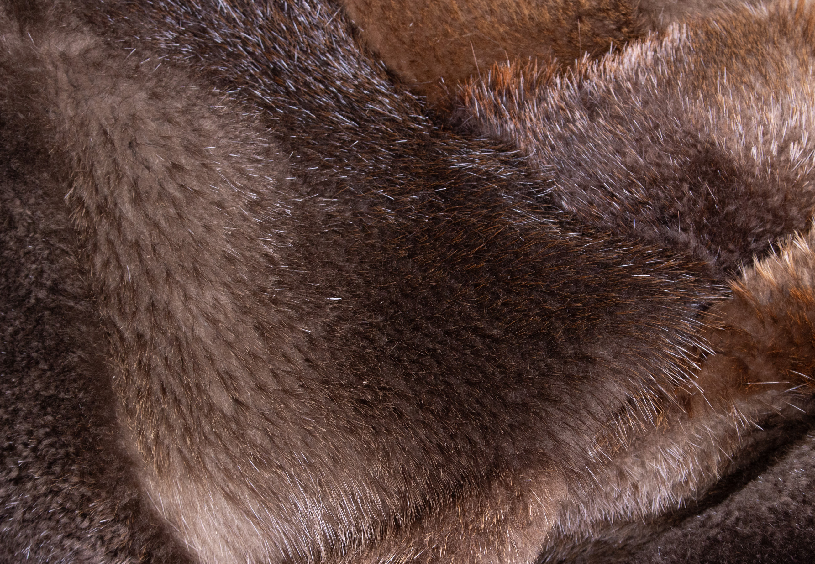 Naturelle Biber Felldecke in Patch-Design