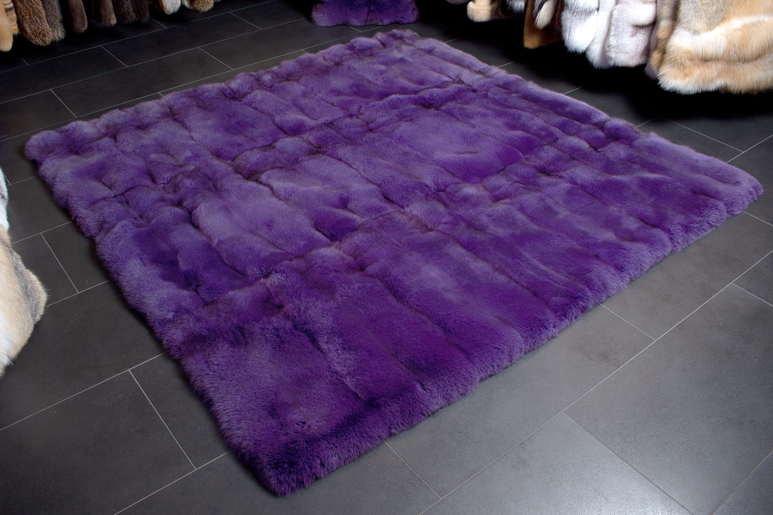 1-5560-Echter-Blaufuchs-Pelzteppich-Lila-Lars-Paustian Echter Blaufuchs Pelzteppich in Lila