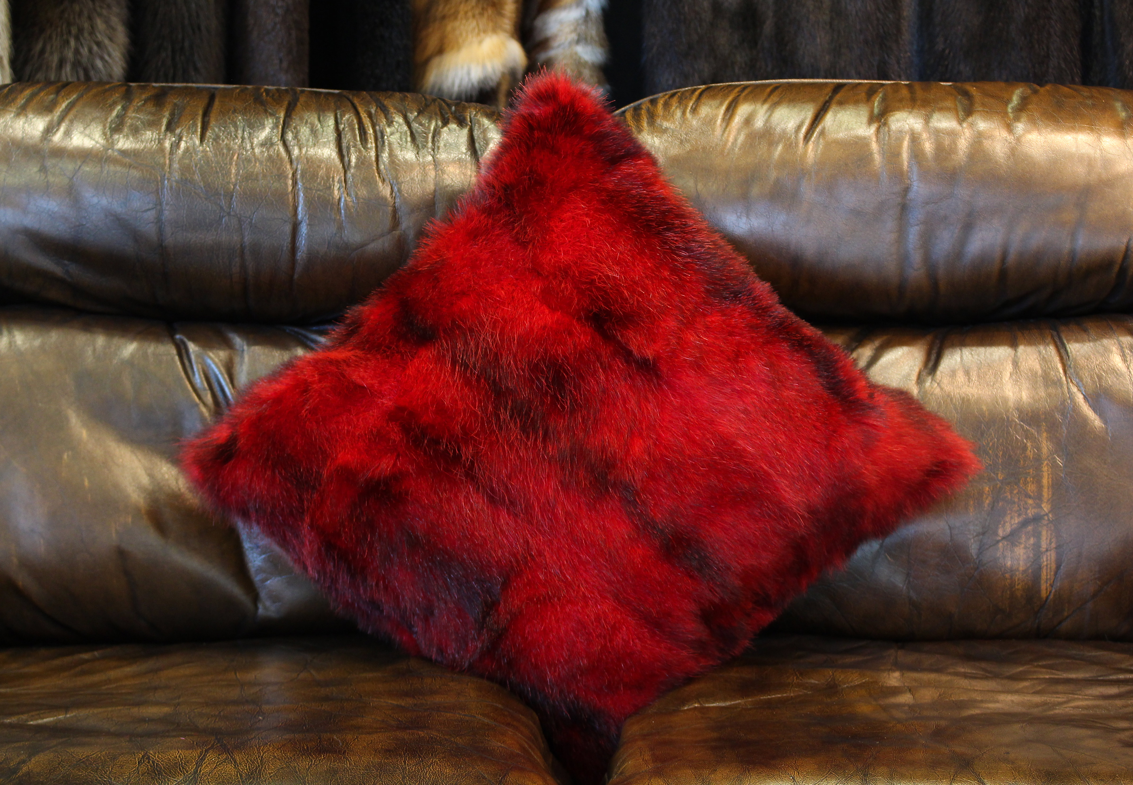 Opossum Pelzkissen in Rot