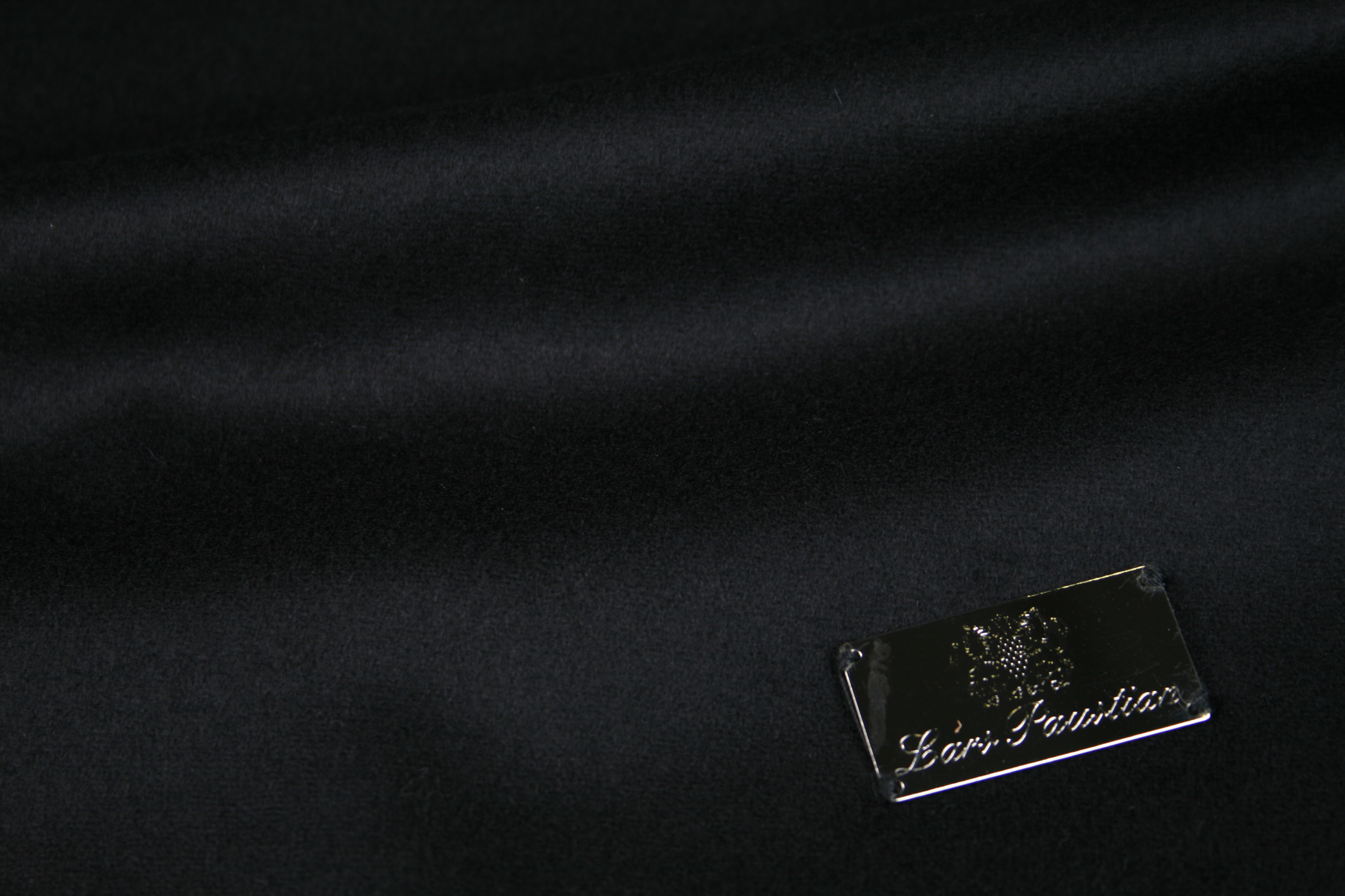 Black-wool-lining-Lars-Paustian5a25741bb4199 Große Kanadische Wild Cross Fuchs Felldecke