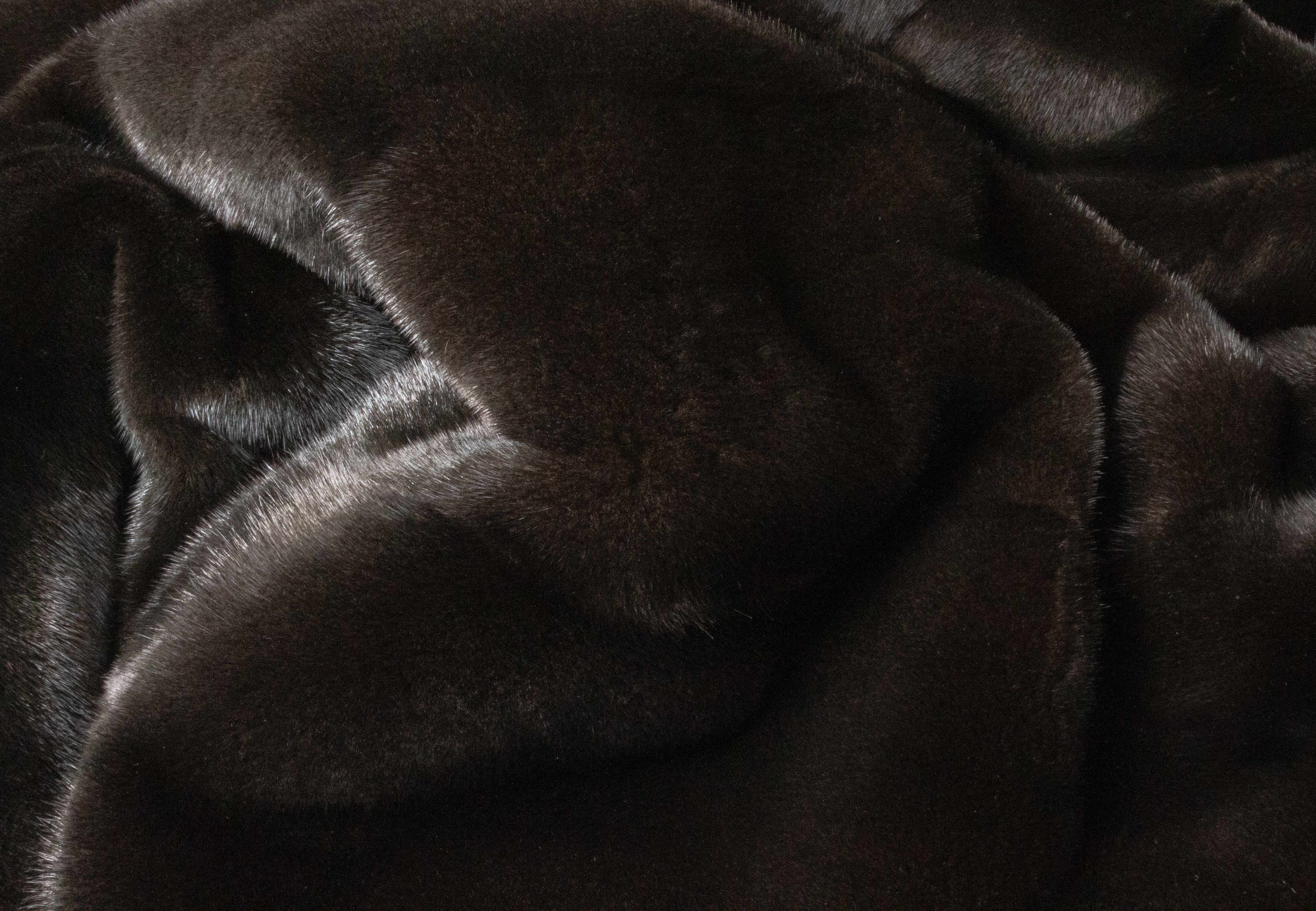 Schwarzbrauner Nerz Fellteppich Schwarzbrauner Nerz Fellteppich