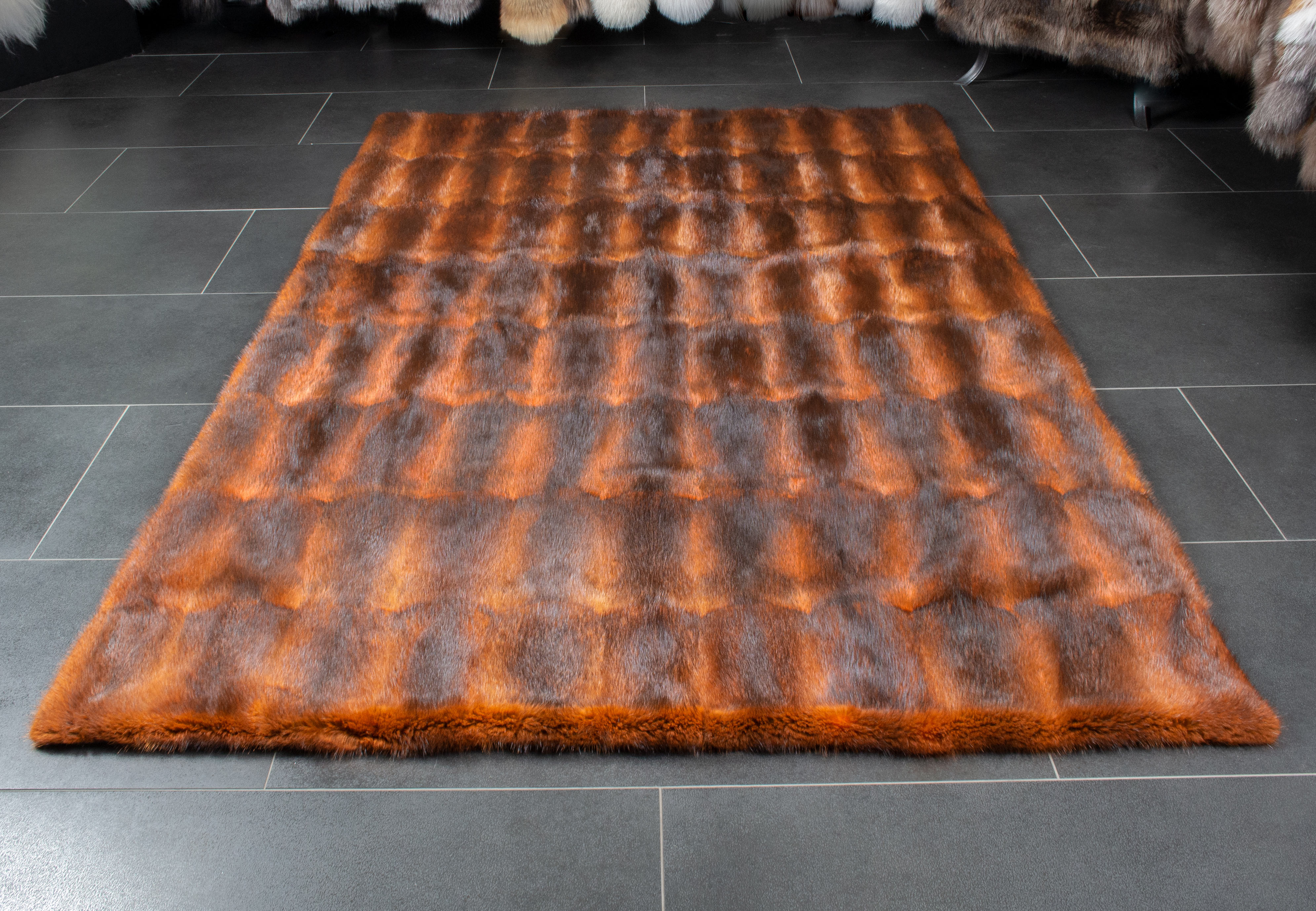 2-2345-Bisam-Fellteppich-orange-nachhaltiger-Fell-Teppich Bisam Fellteppich in orange