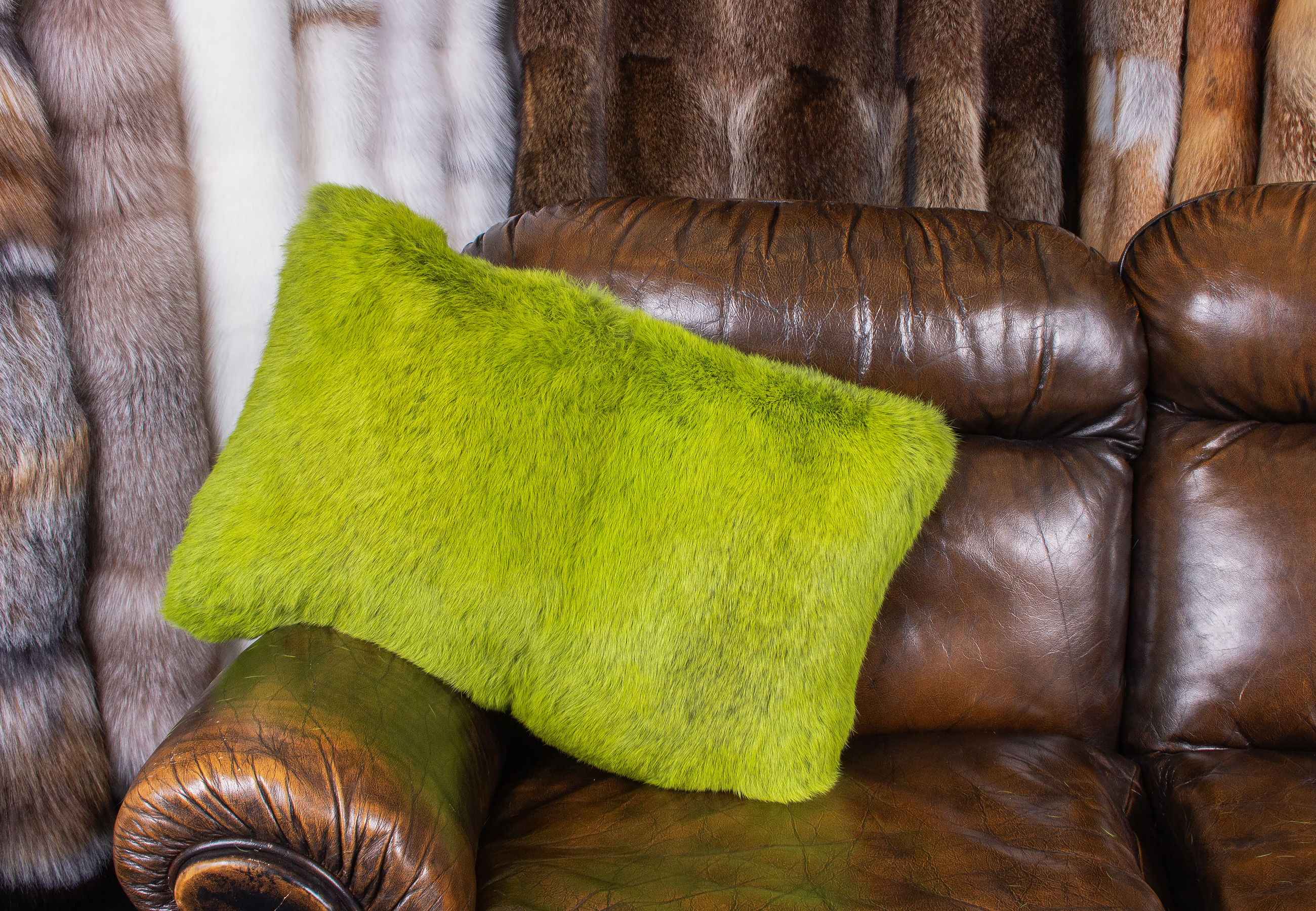 Bequemes Kaninchen Fellkissen in Grün Bequemes Kaninchen Fellkissen in Grün