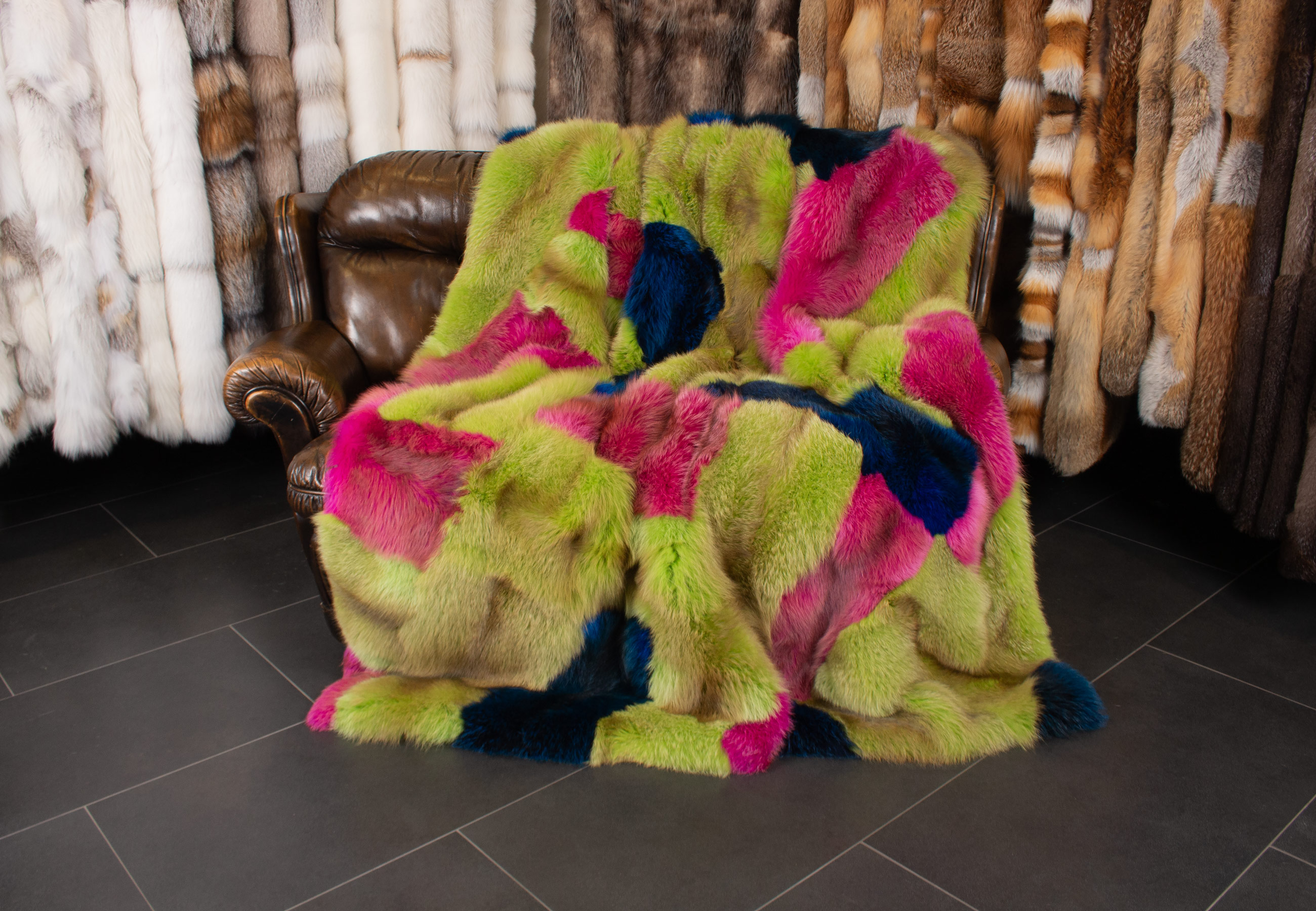 Kuschelige Rotfuchs Pelzdecke in Multicolor Kuschelige Rotfuchs Pelzdecke in Multicolor