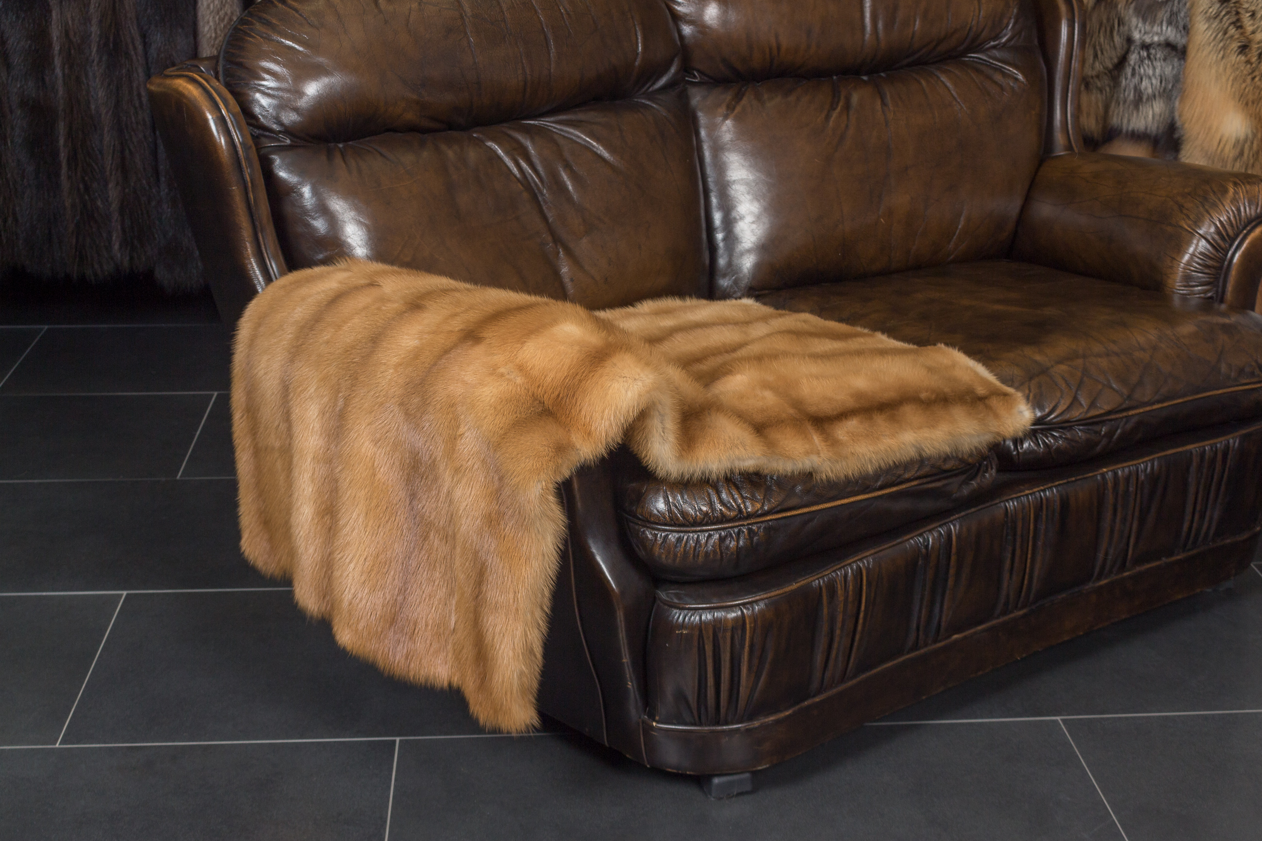 2-4097-Kleines-Kolinsky-Plaid-doppelseitig-Fell Kleines Kolinsky Plaid mit doppelseitig Fell