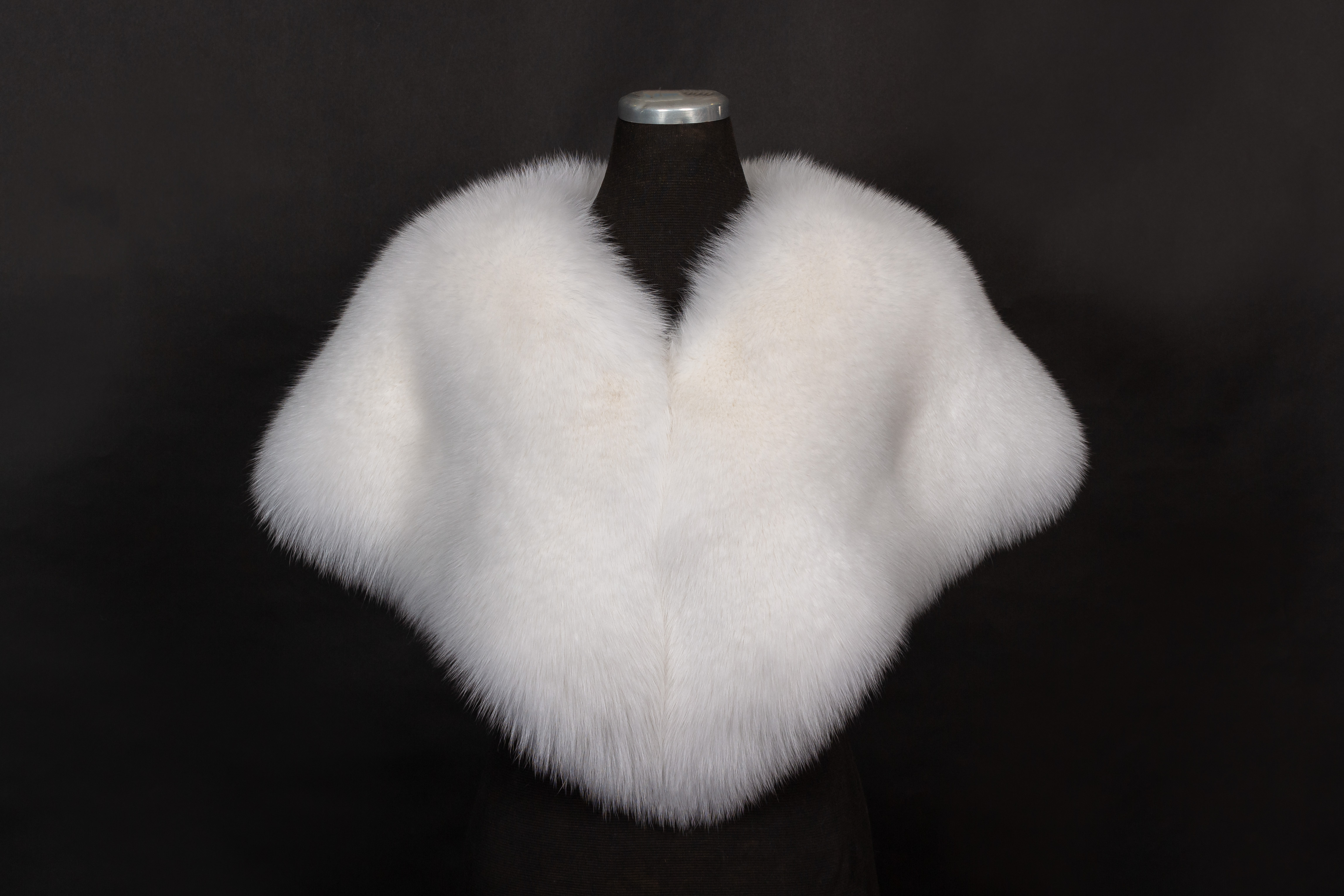 1-201-Pelzcape-aus-Shadowfuchs-Fellen-Echtpelz Pelzcape  aus Shadowfuchs Fellen