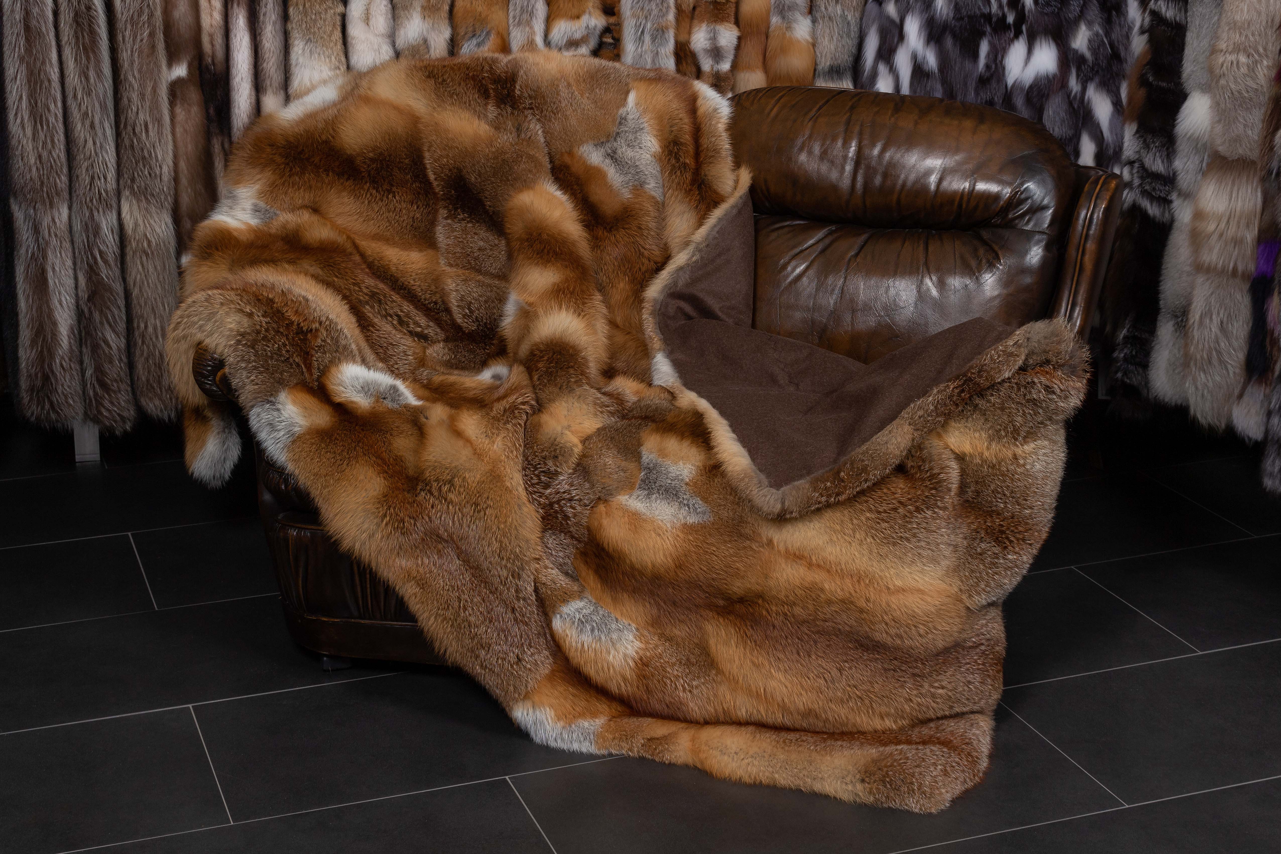 6-7152-Europaeische-Rotfuchs-Felldecke-Lars-Paustian Felldecke aus europäischen Rotfüchsen "Tegernsee"