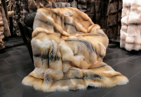 Golden Island Pelzdecke SAGA FOX Golden Island Pelzdecke SAGA FOX