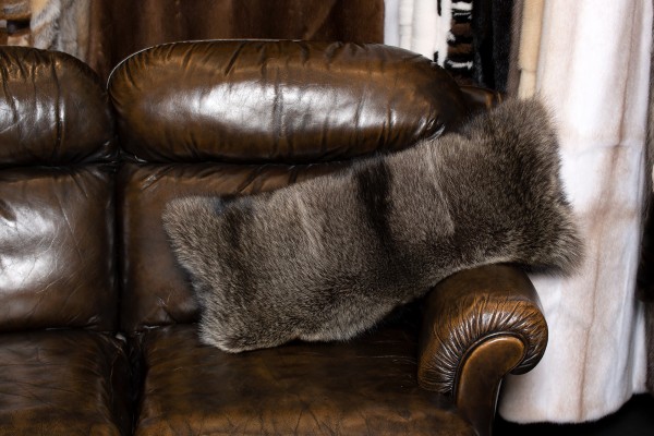 Echtpelz Waschbär Kuschelkissen aus Wildware Echtpelz Waschbär Kuschelkissen aus Wildware