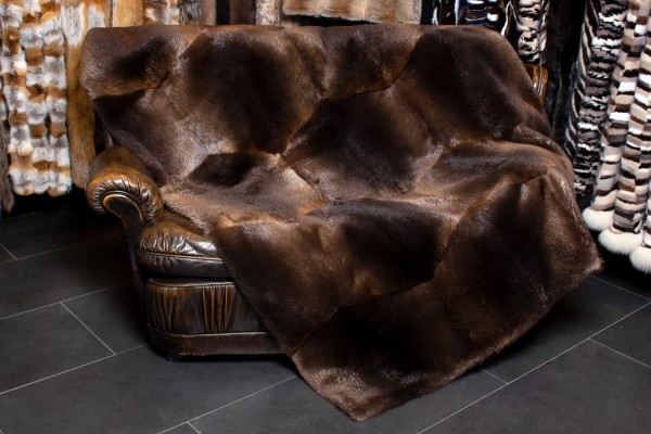 Premium Felldecke aus kanadischen Biber Fellen Premium Felldecke aus kanadischen Biber Fellen