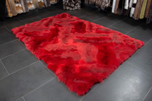 Roter Echtfell Teppich aus europäischen Rotfuchs Roter Echtfell Teppich aus europäischen Rotfuchs