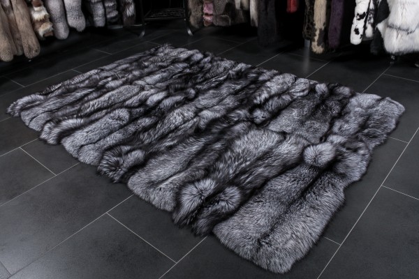 Silberfuchs Teppich aus Echtpelz Silberfuchs Teppich aus Echtpelz