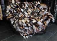 Kuschelige Fuchsstücken Pelzdecke in verschiedenen Naturtönen