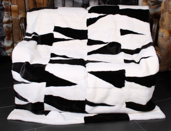 Edle Nerzdecke im Designermuster Black & White Edle Nerzdecke im Designermuster Black & White