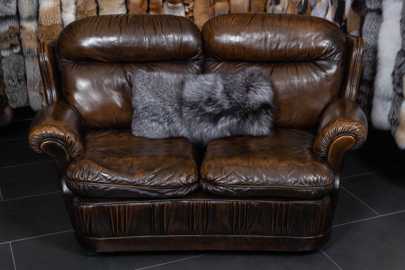Coussin En Fourrure De Renard Argenté - 60x30 Cm - Lars Paustian - Allemagne