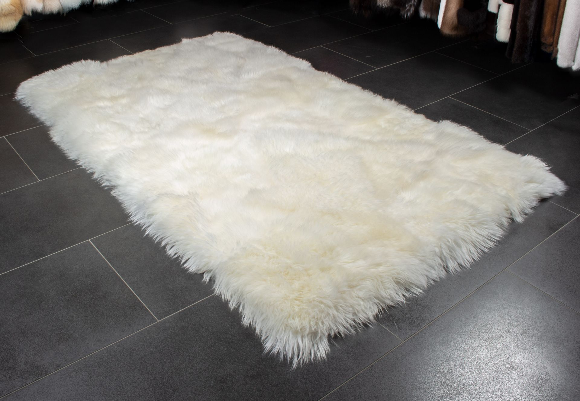 Lammfell Teppich in Naturweiß - Patchwork-Design, Naturell
